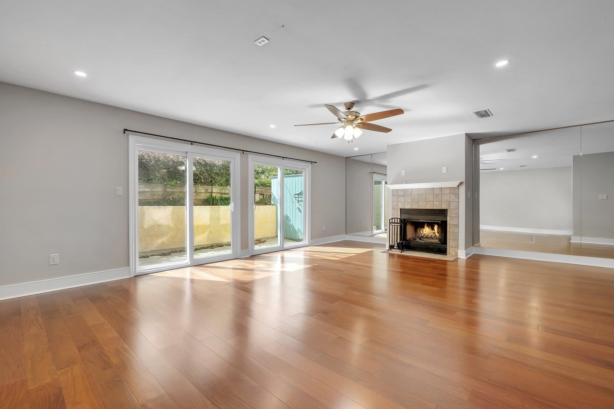 1806 ATLANTIS Place
