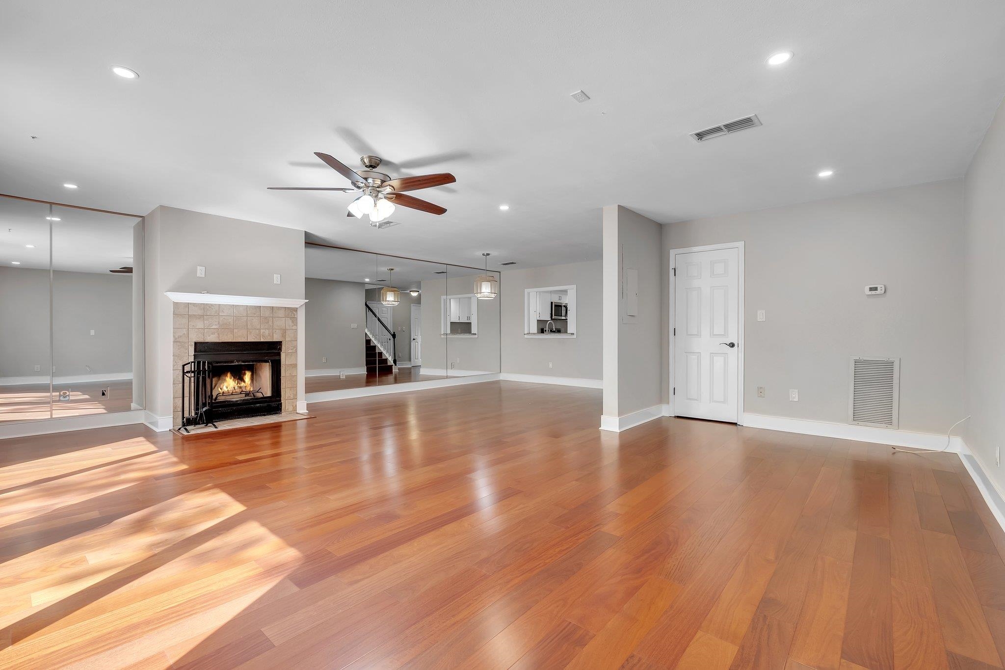 1806 ATLANTIS Place