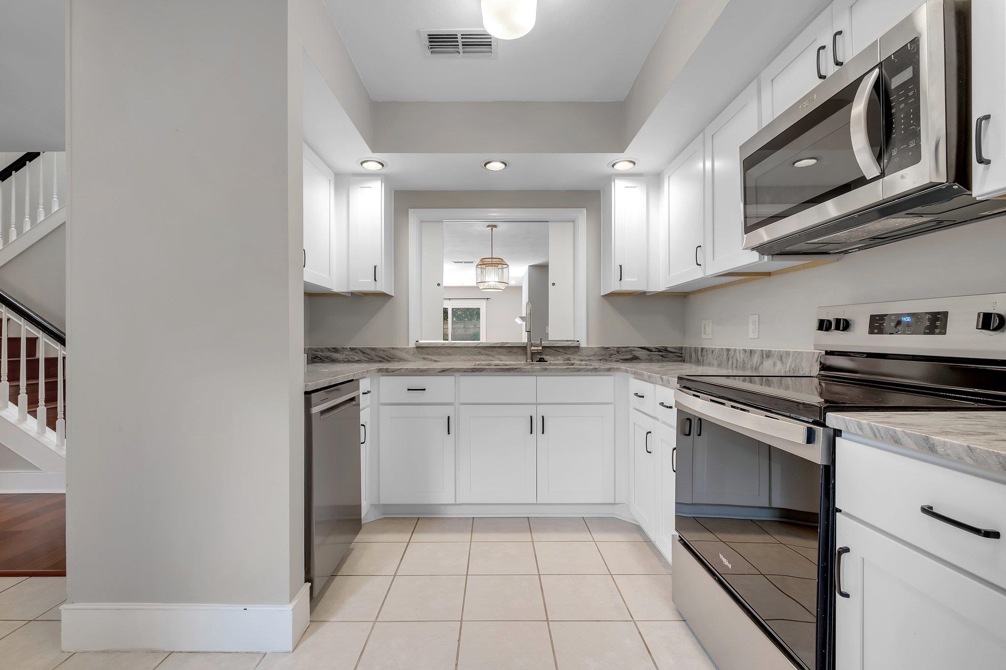 1806 ATLANTIS Place