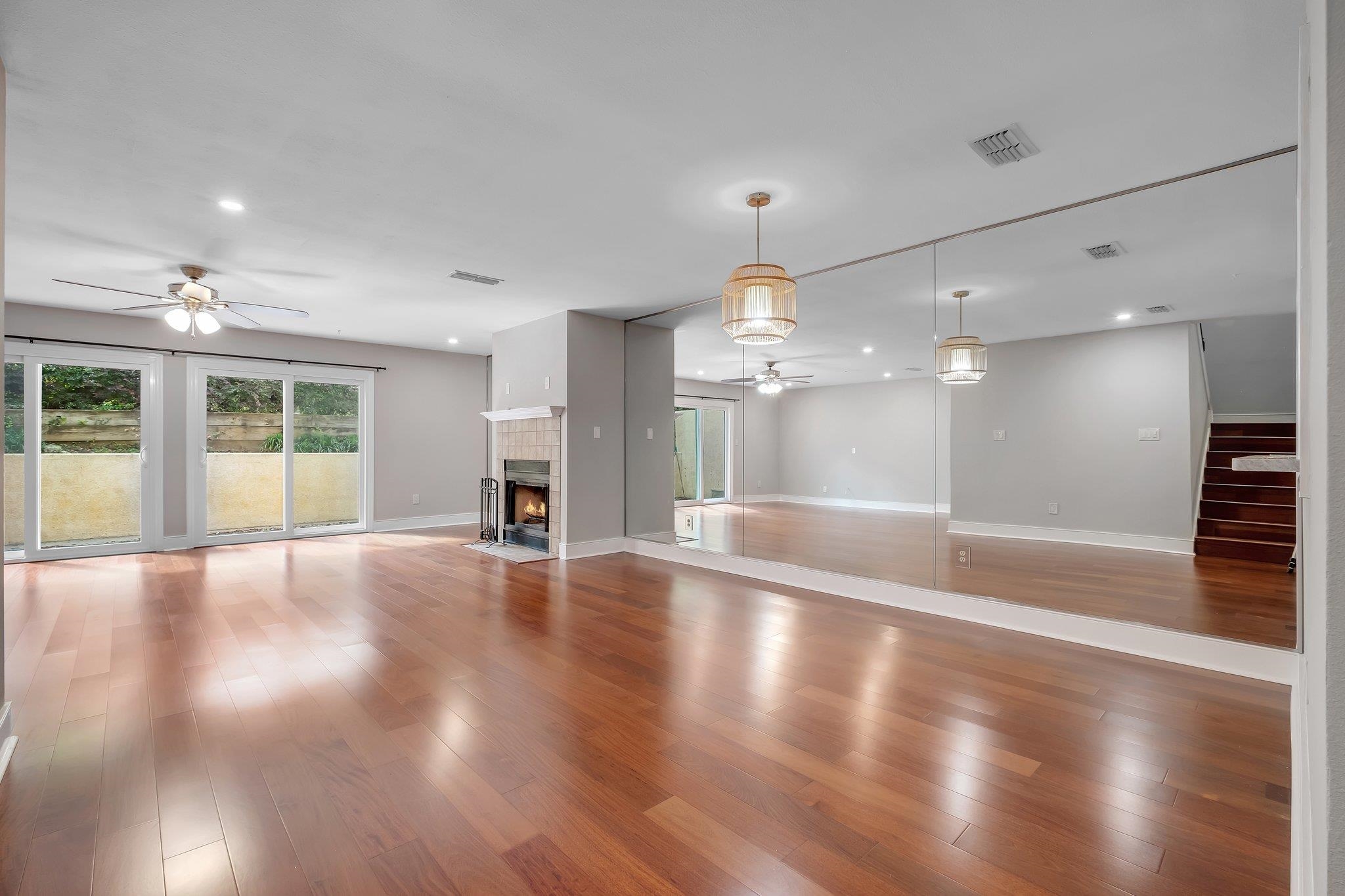 1806 ATLANTIS Place