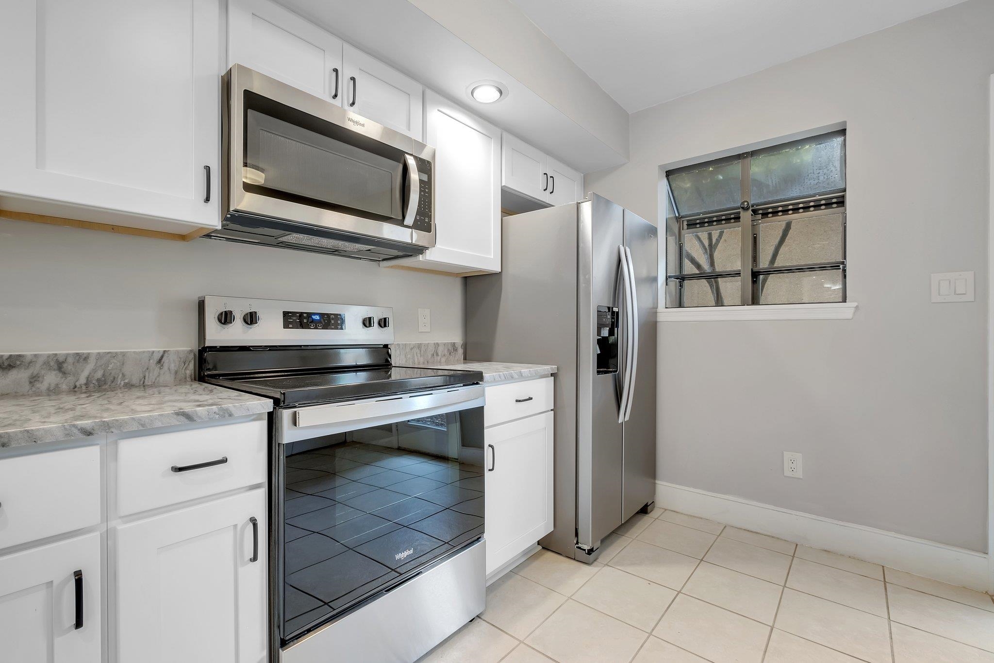 1806 ATLANTIS Place