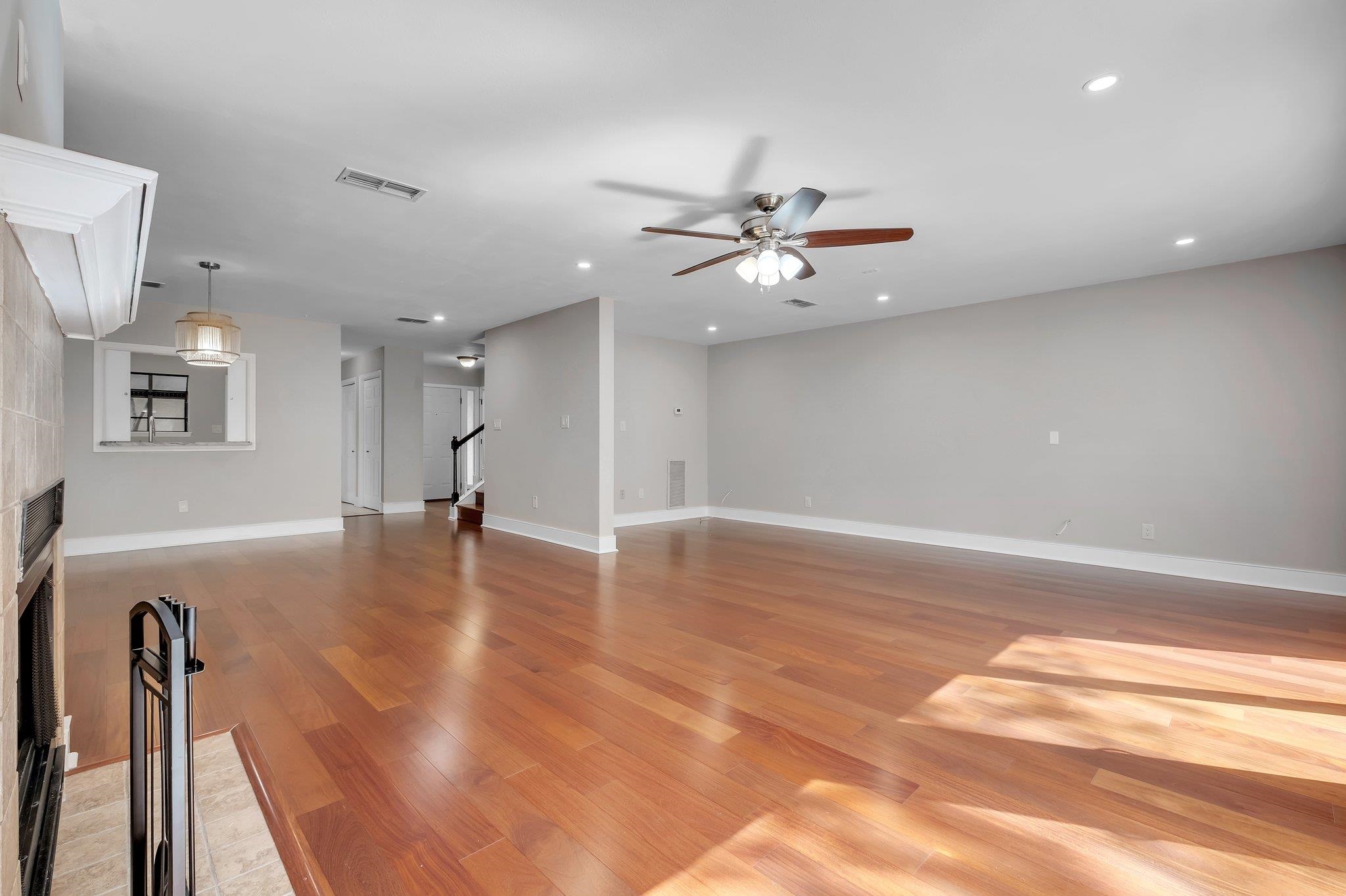 1806 ATLANTIS Place