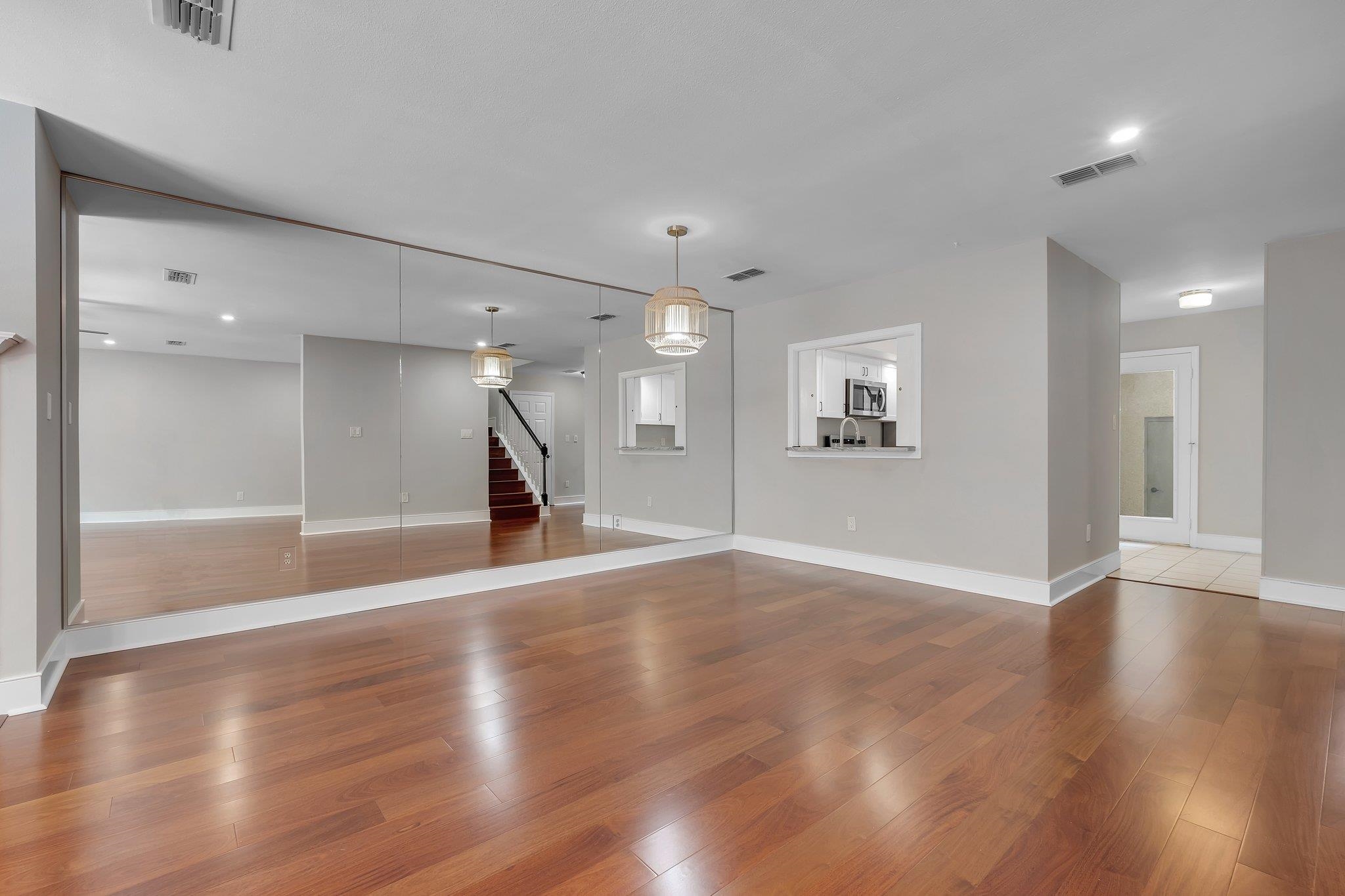 1806 ATLANTIS Place