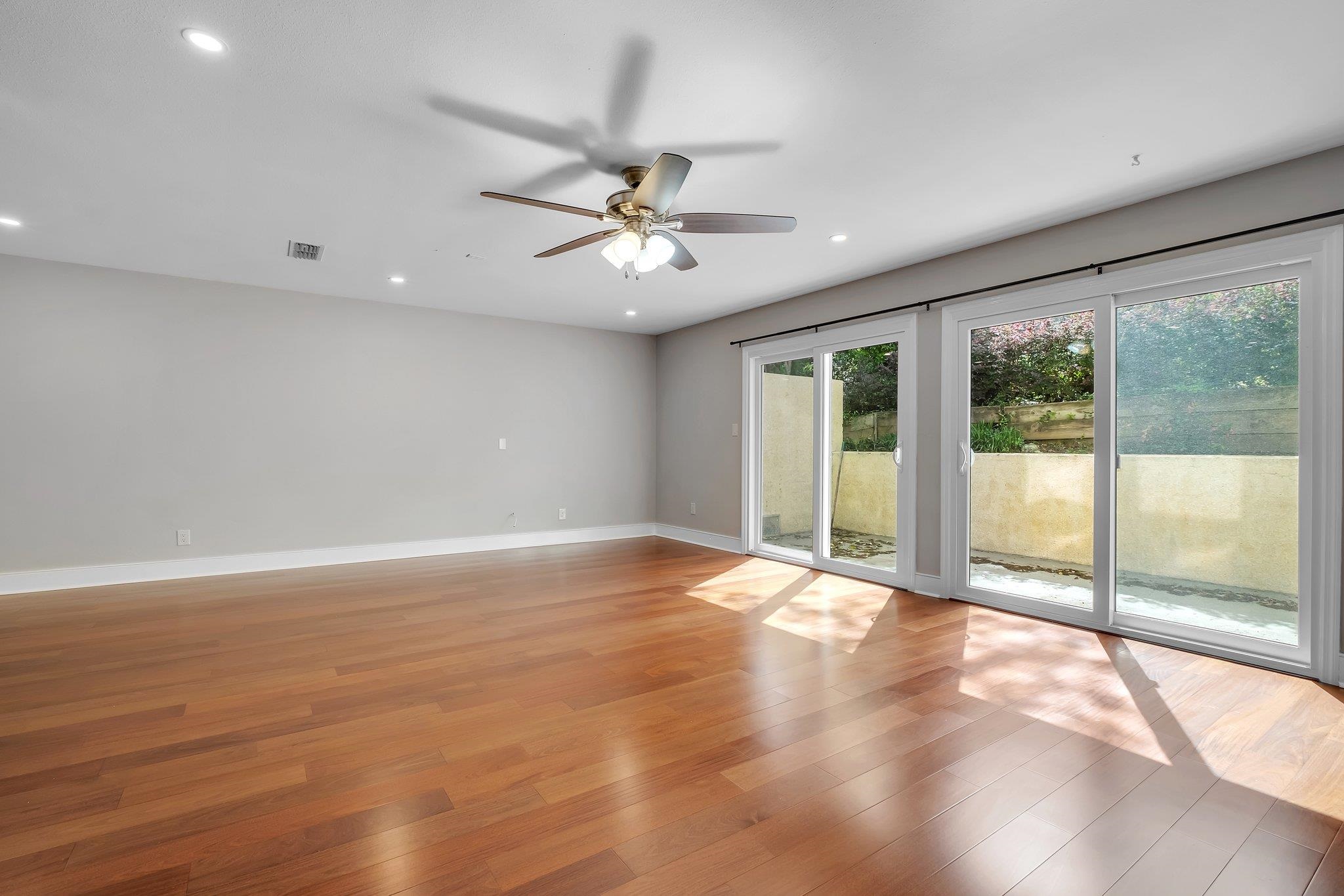 1806 ATLANTIS Place