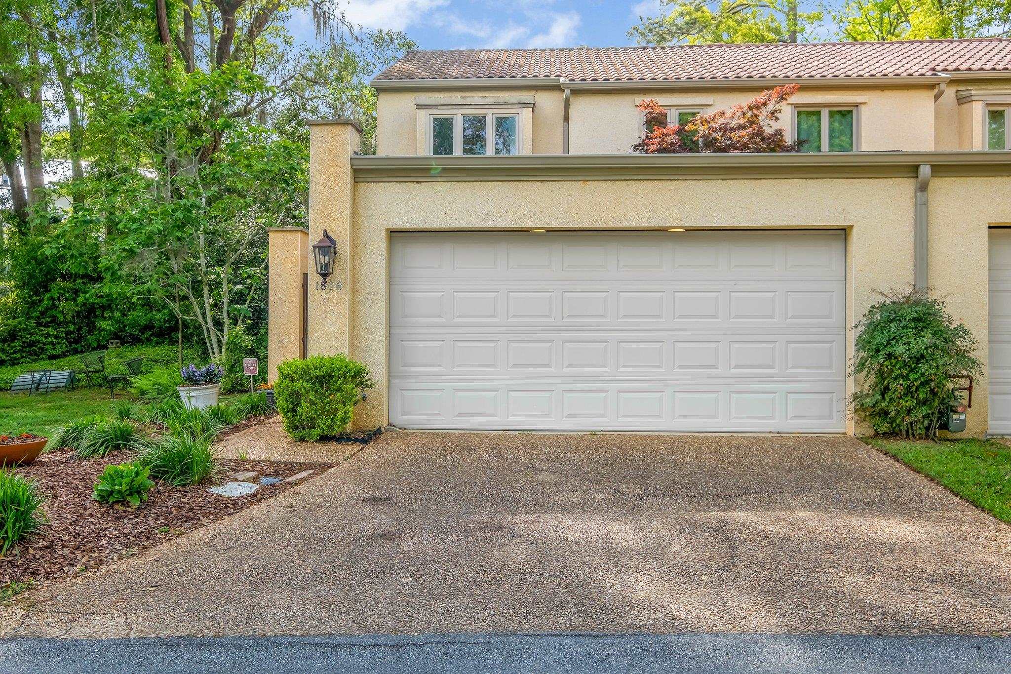 1806 ATLANTIS Place