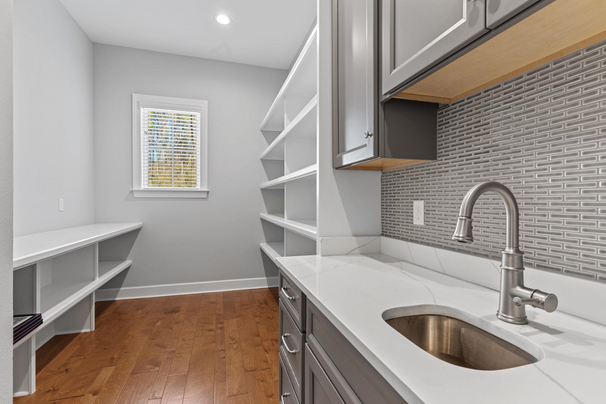 9711 Faraway Farm Road