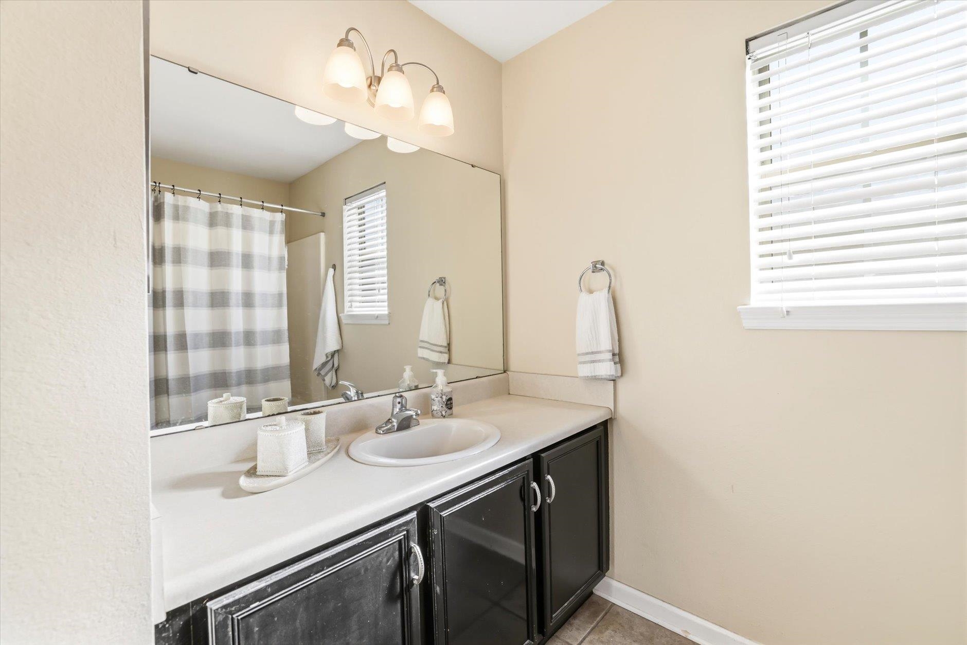 2738 Tharpe #2106 Street Unit: 2106