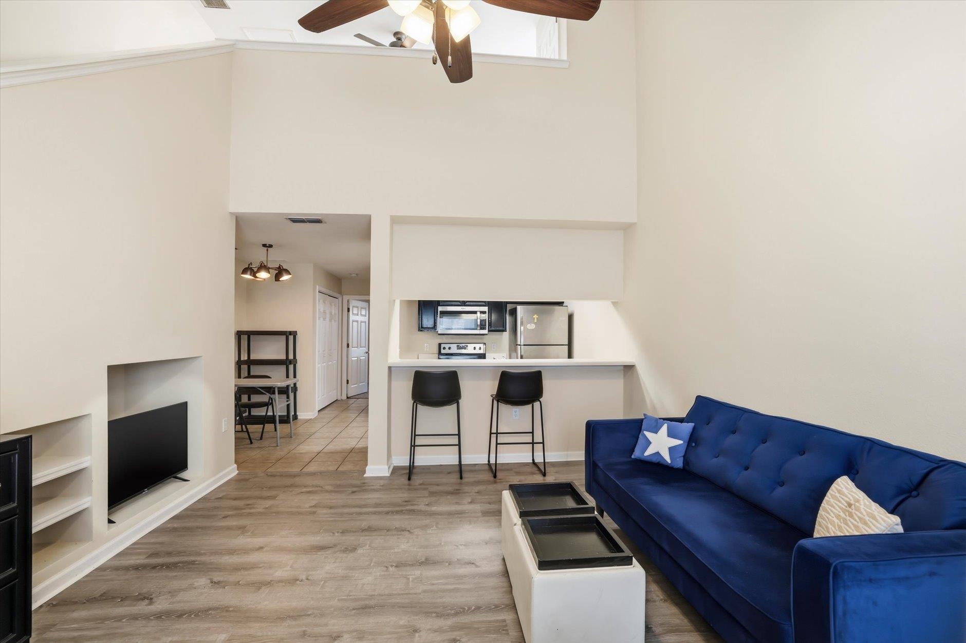 2738 Tharpe #2106 Street Unit: 2106