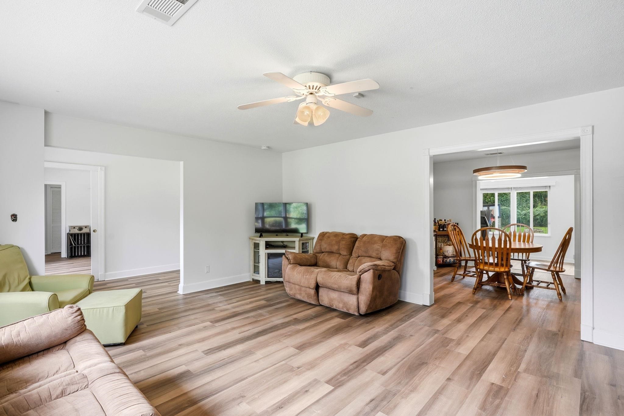 2325 KILLARNEY Way