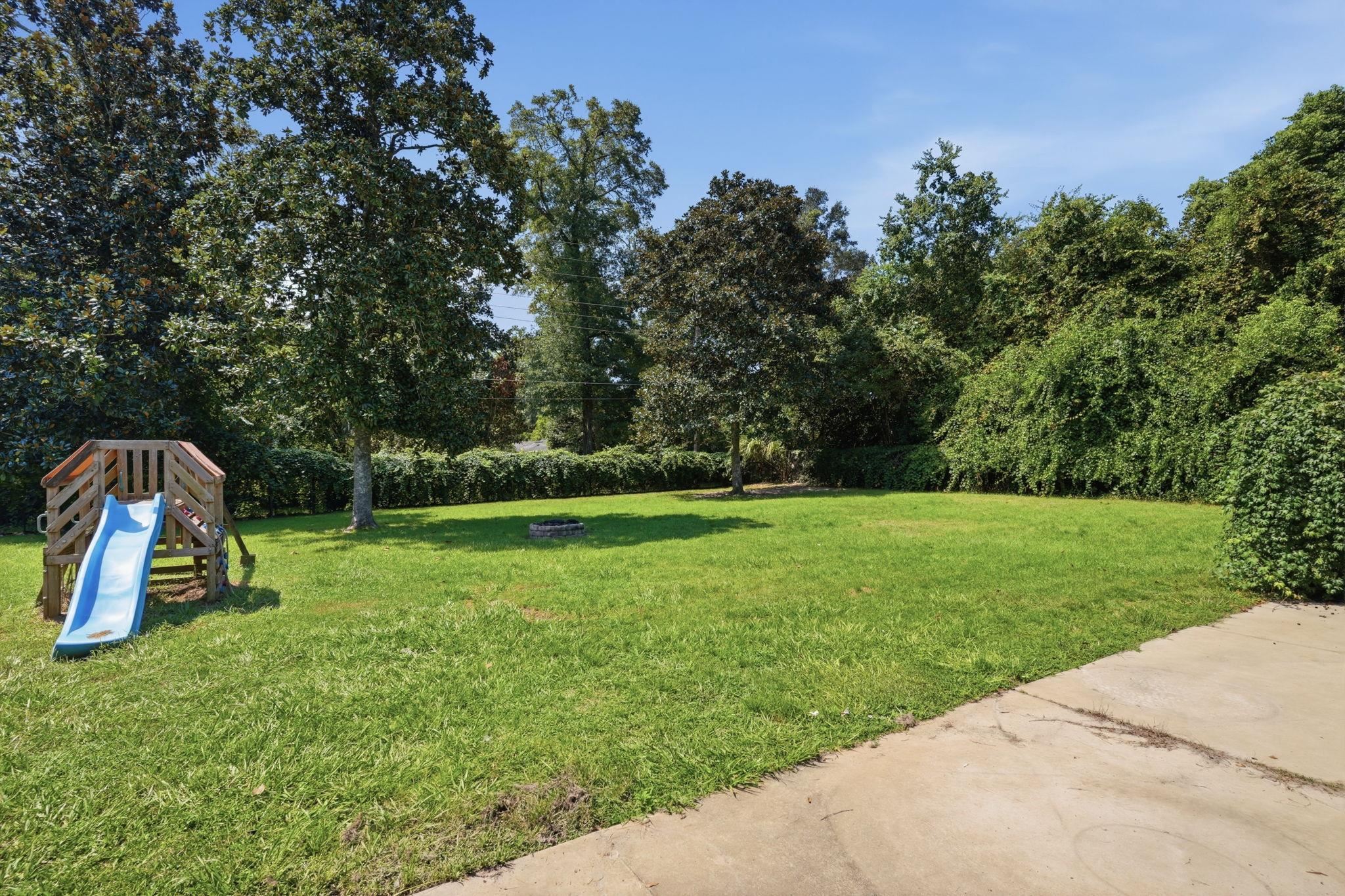 2325 KILLARNEY Way