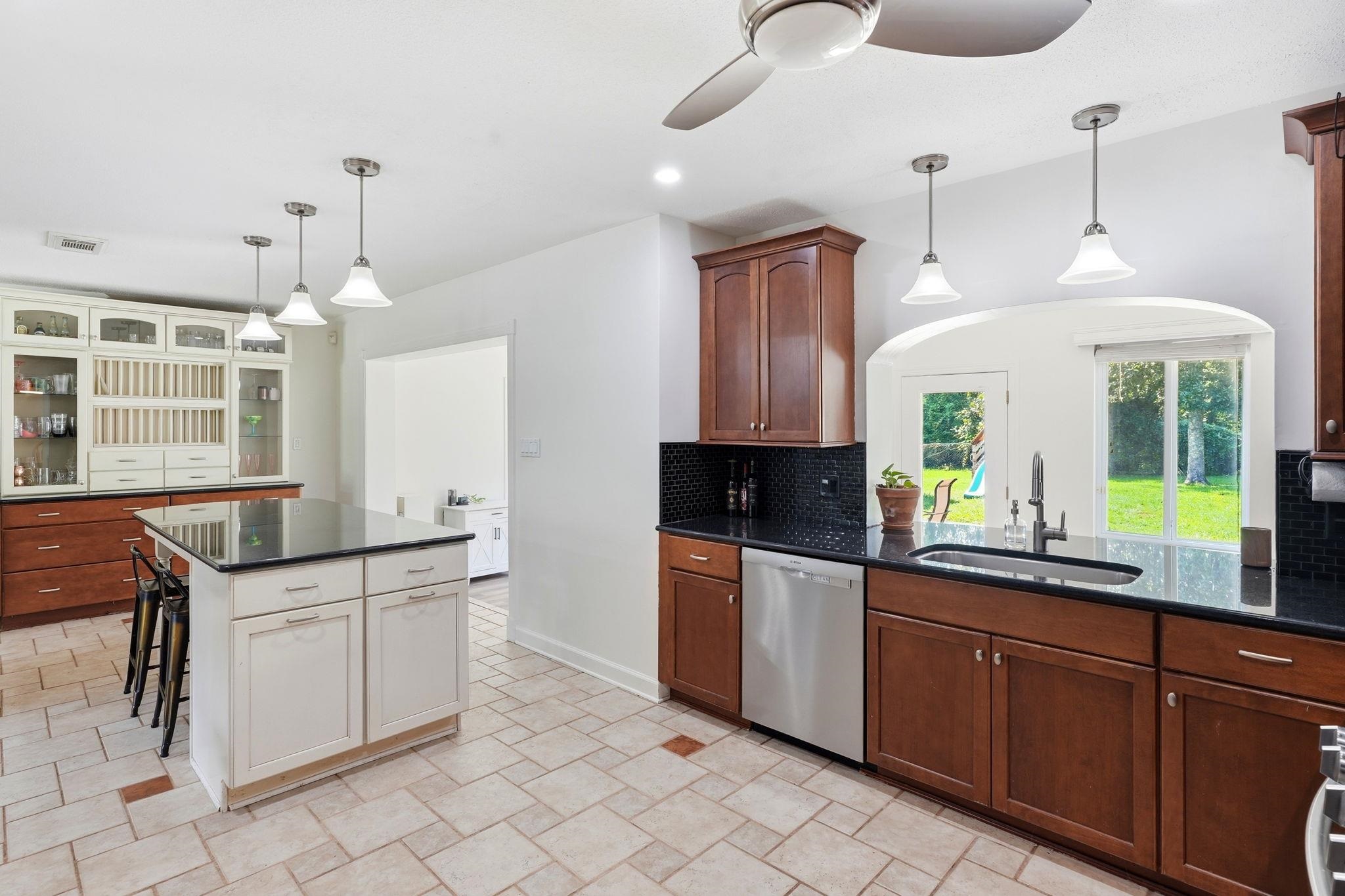 2325 KILLARNEY Way