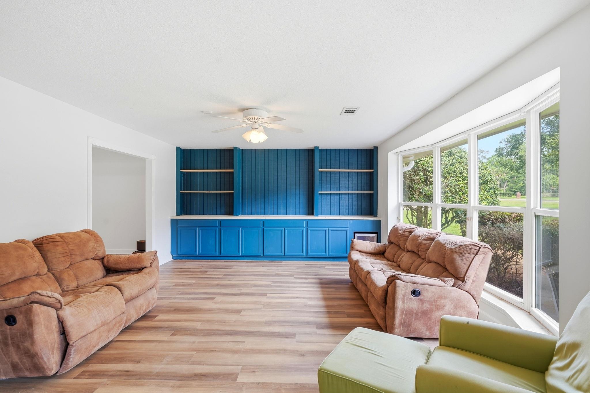 2325 KILLARNEY Way