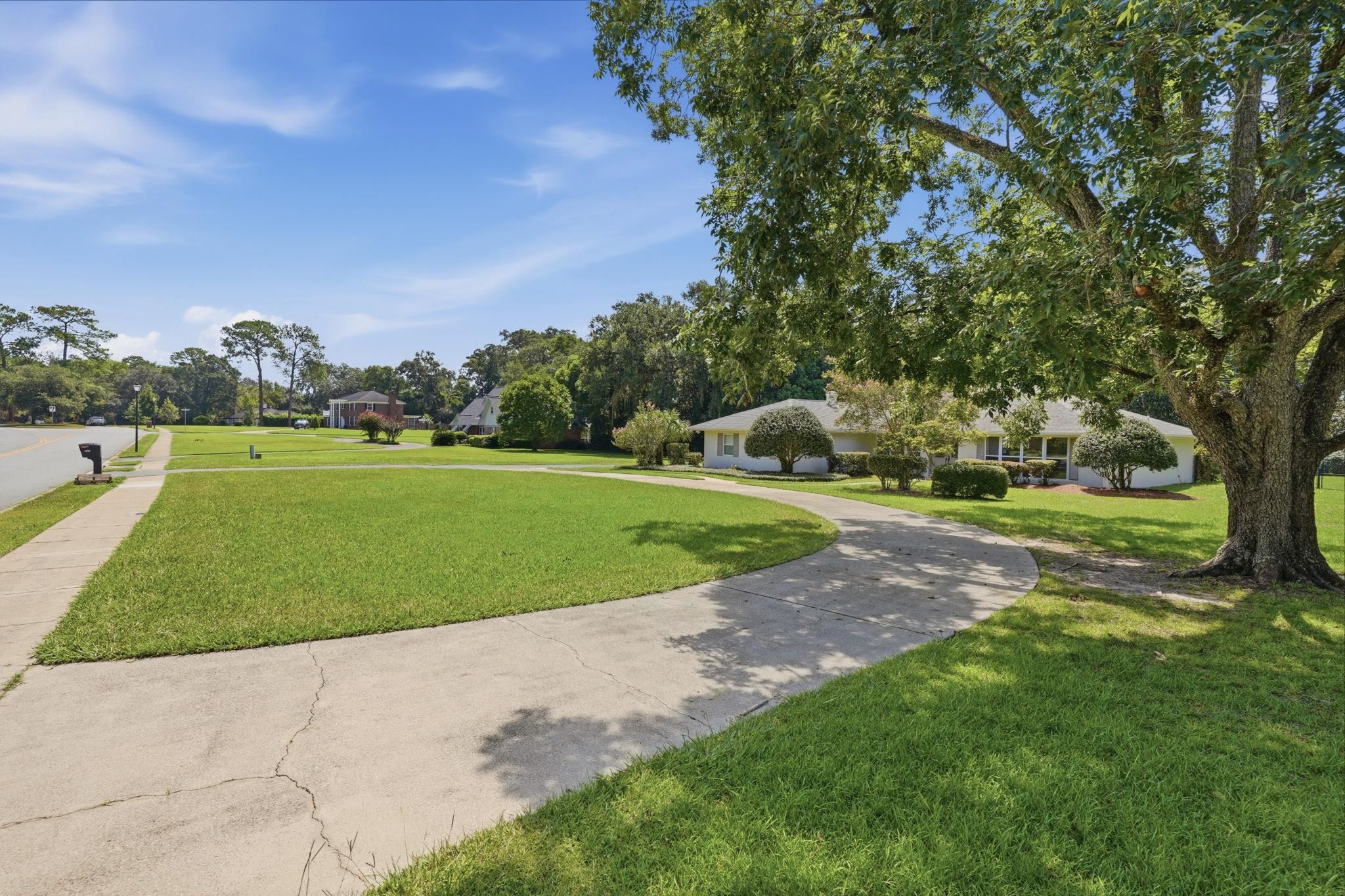 2325 KILLARNEY Way