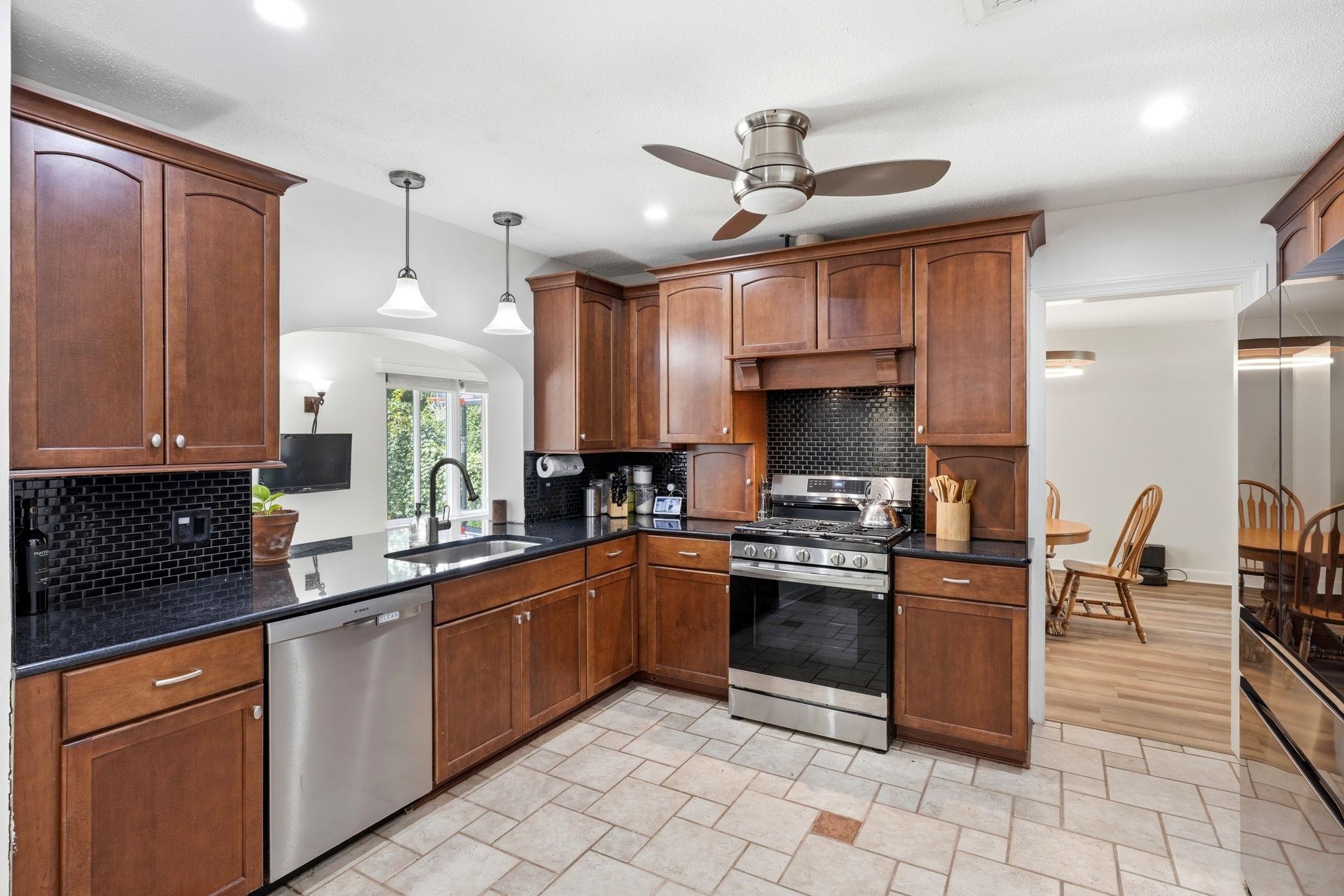 2325 KILLARNEY Way
