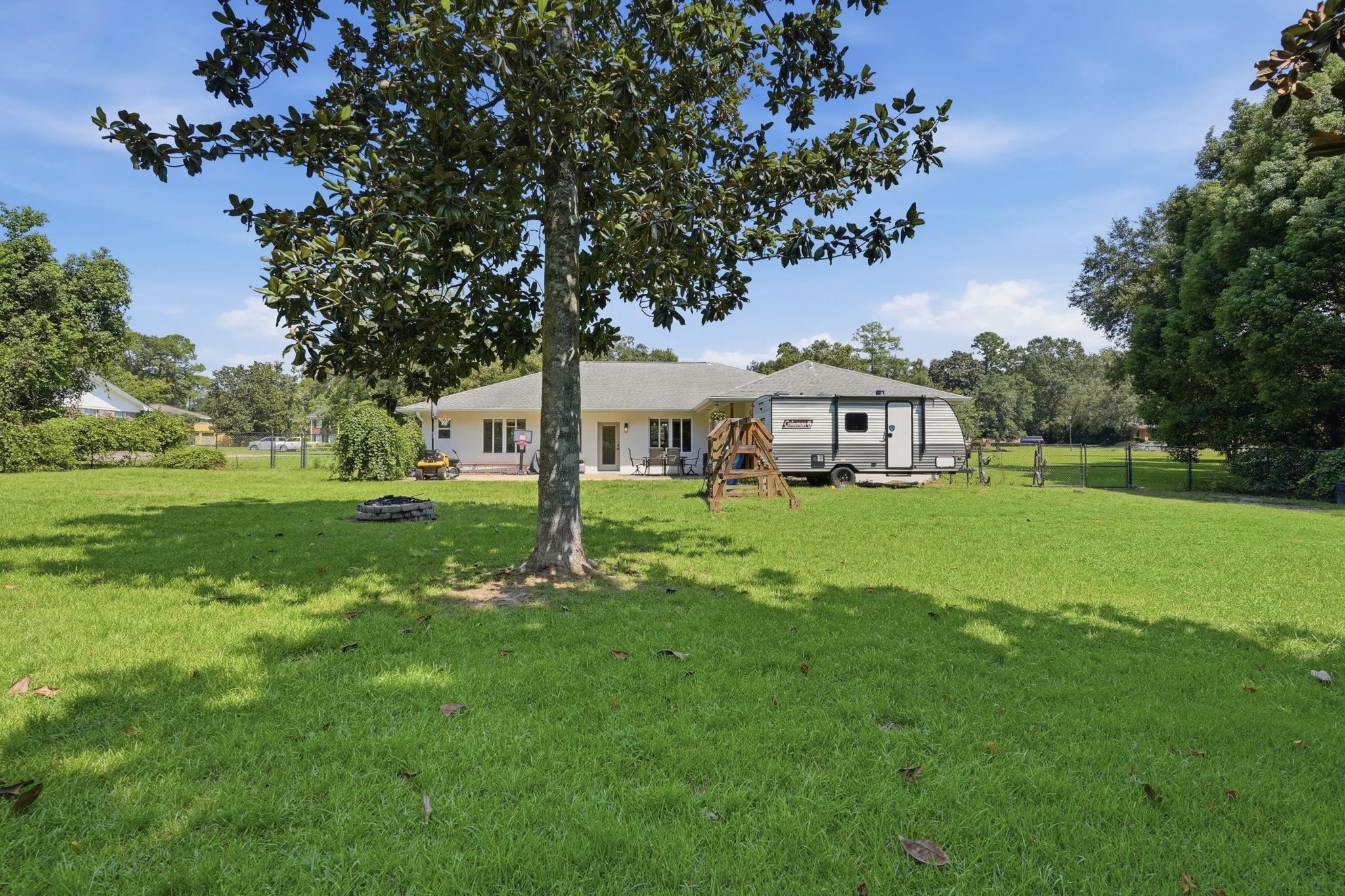 2325 KILLARNEY Way