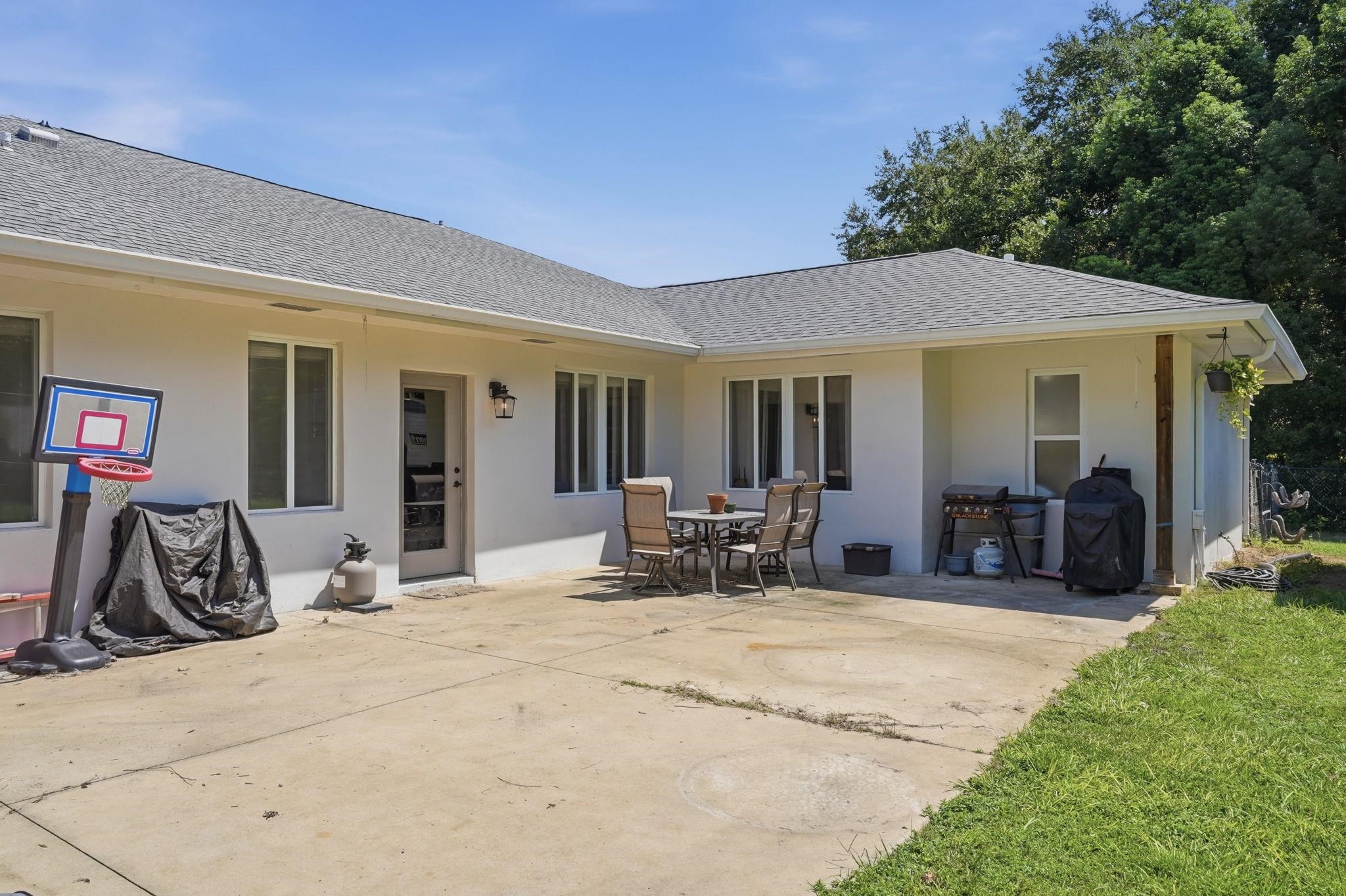 2325 KILLARNEY Way