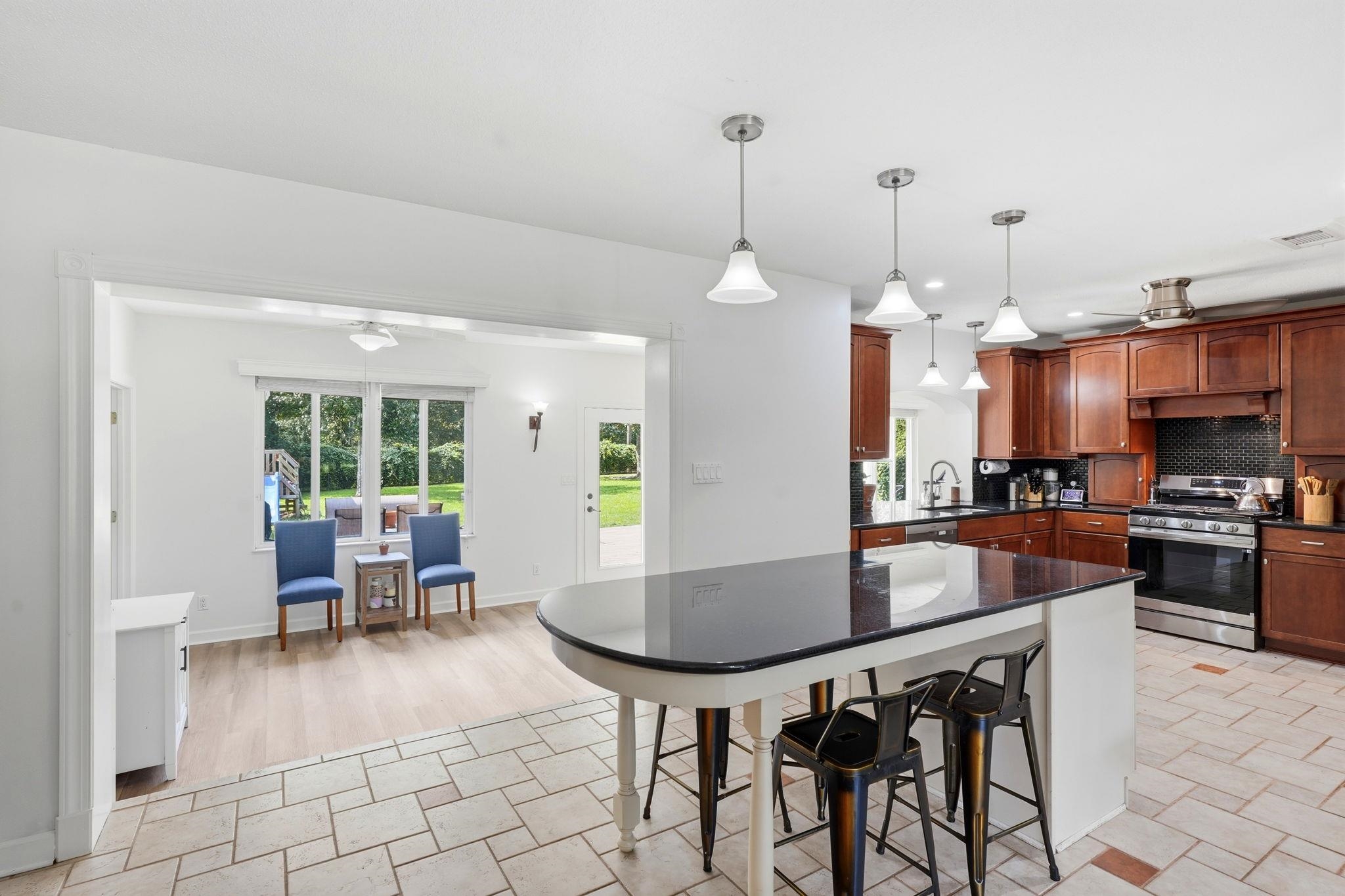 2325 KILLARNEY Way