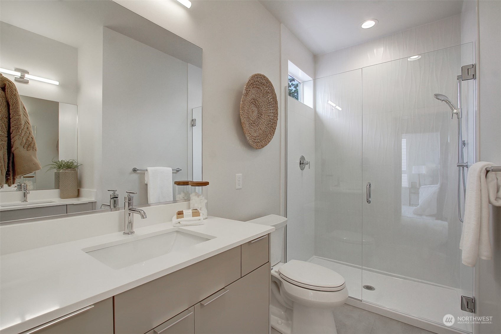 3938 C S Pearl Street