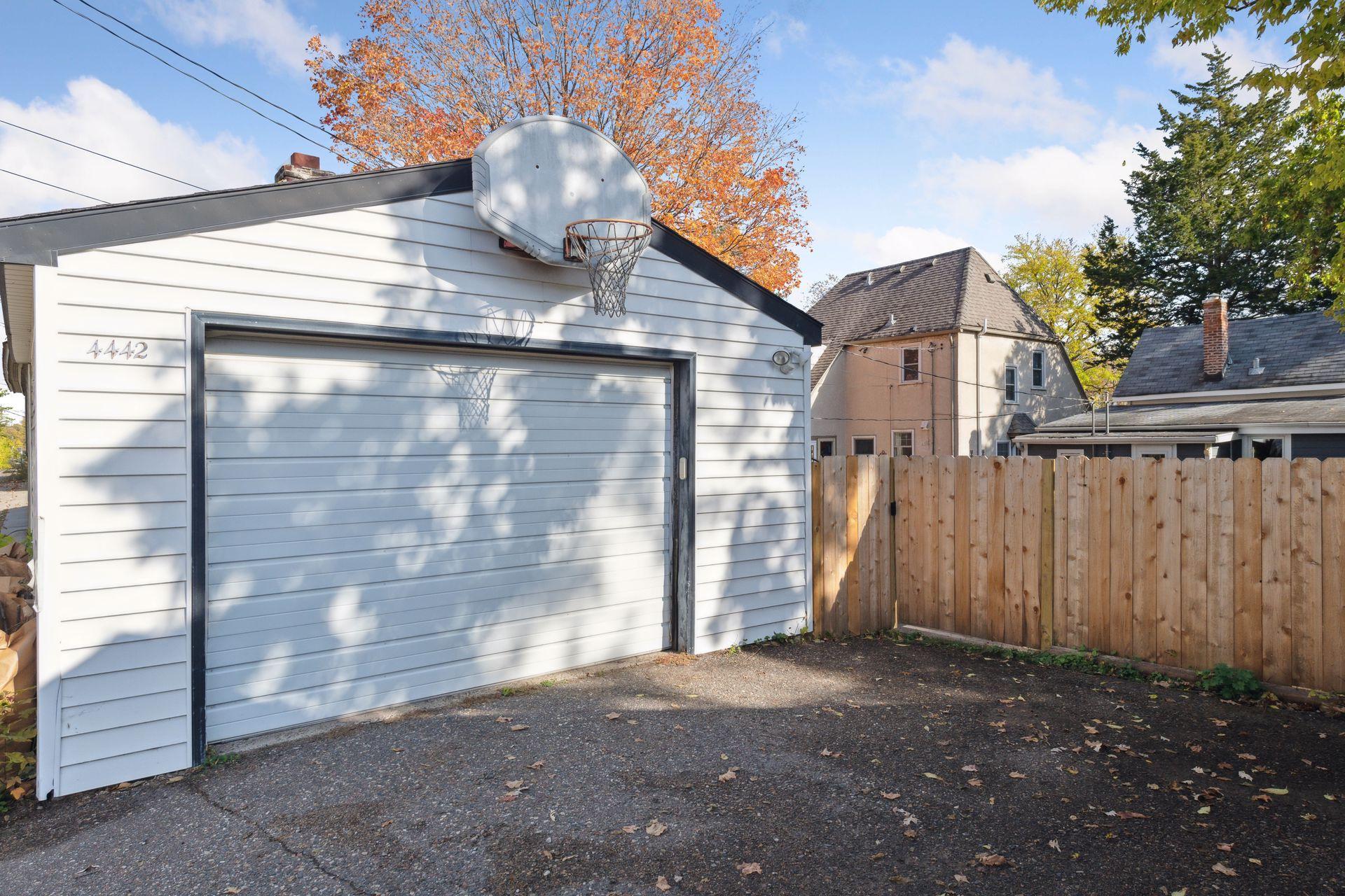 4442 Wentworth Avenue