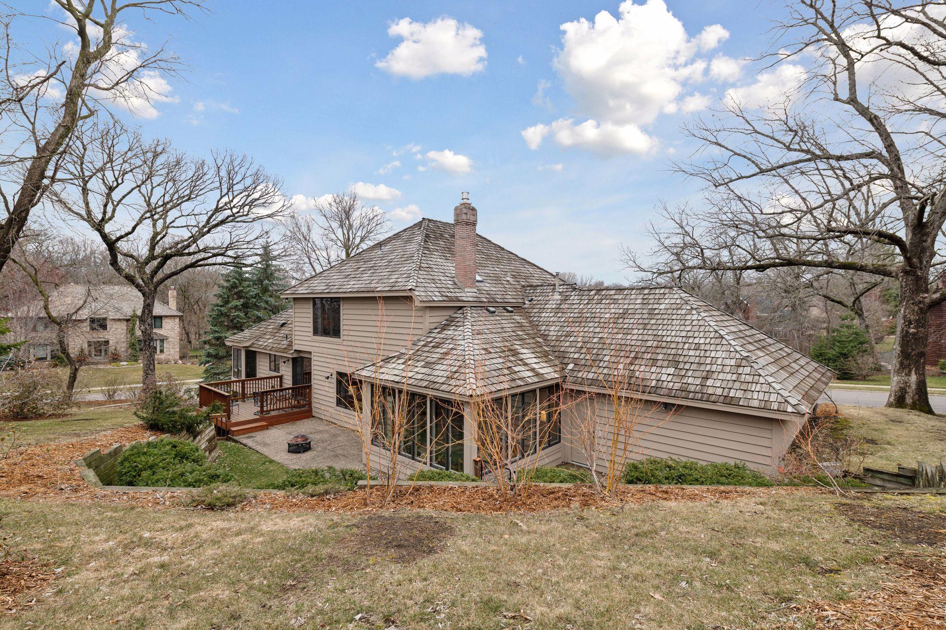 5525 River Bluff Curve