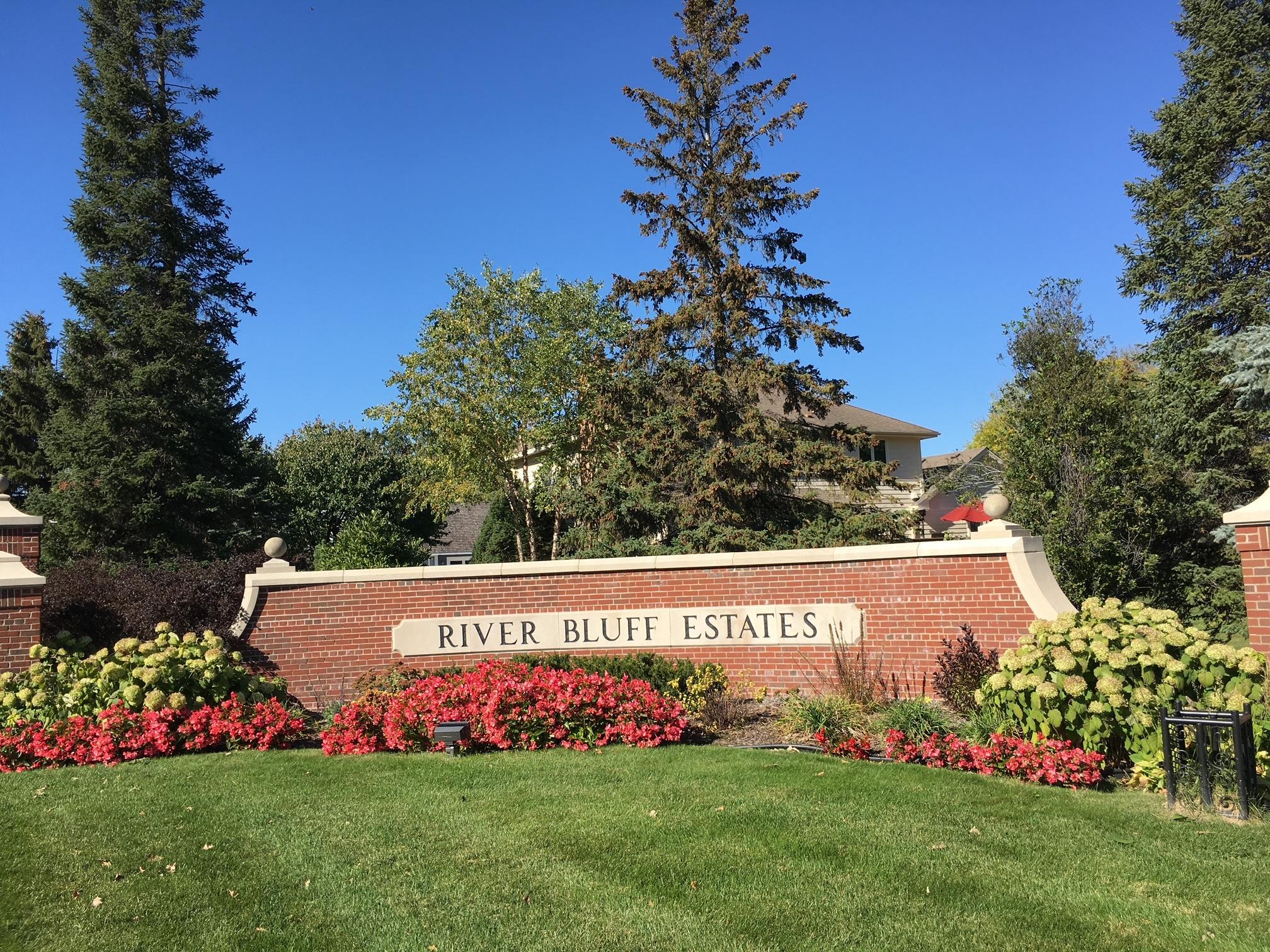 5525 River Bluff Curve
