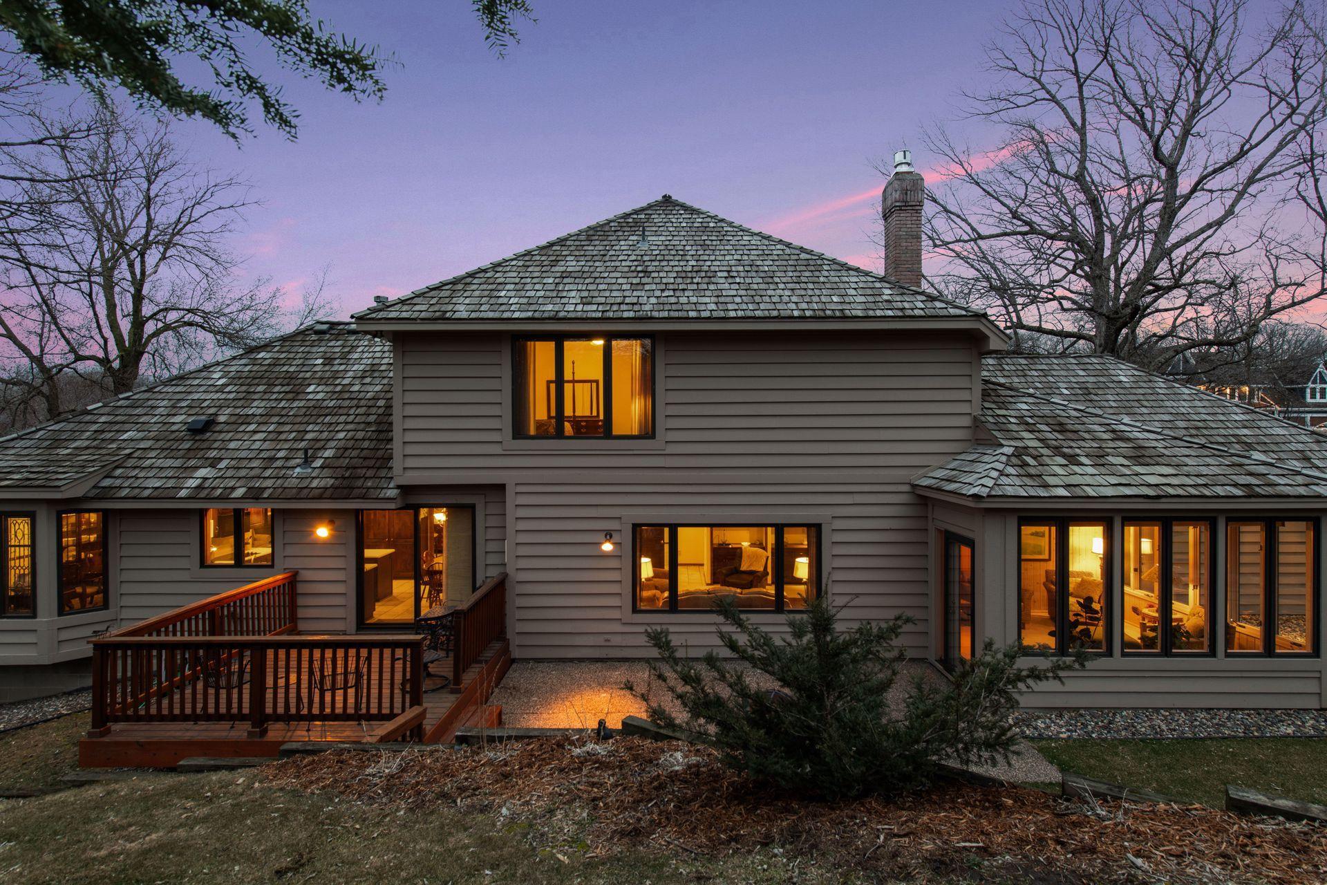 5525 River Bluff Curve