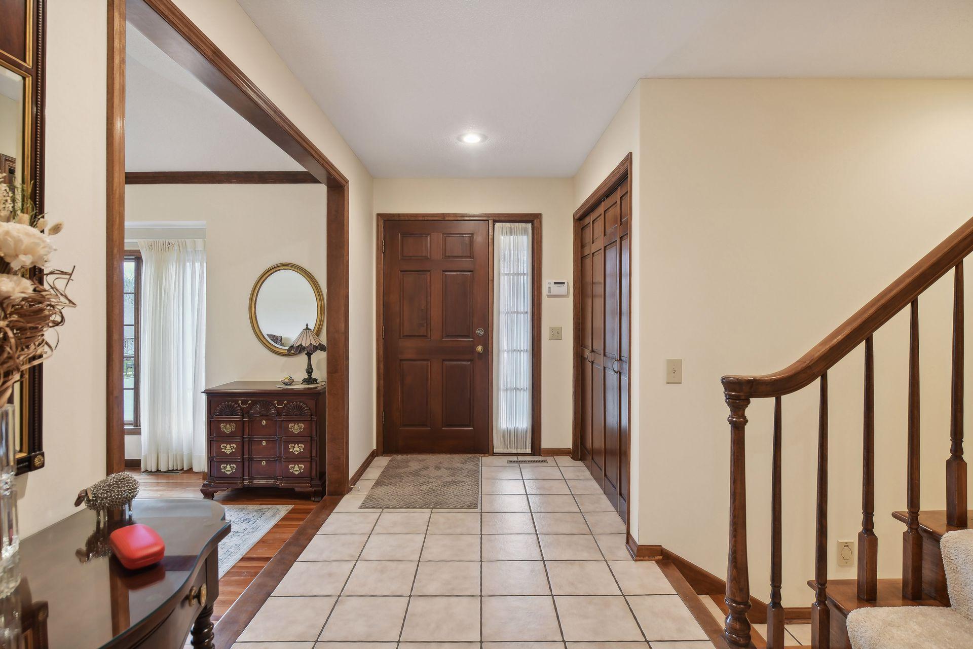 5525 River Bluff Curve