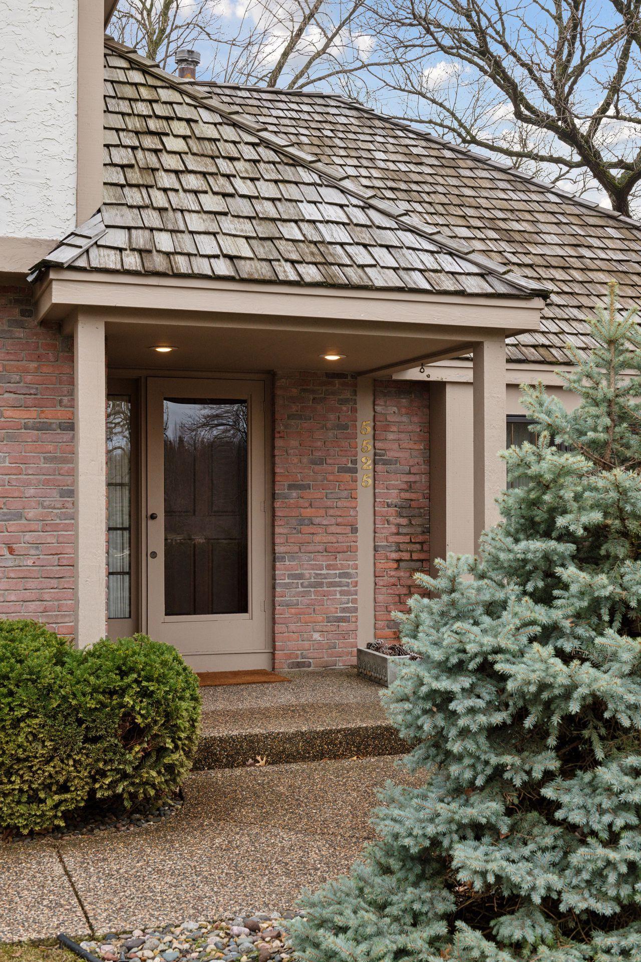 5525 River Bluff Curve