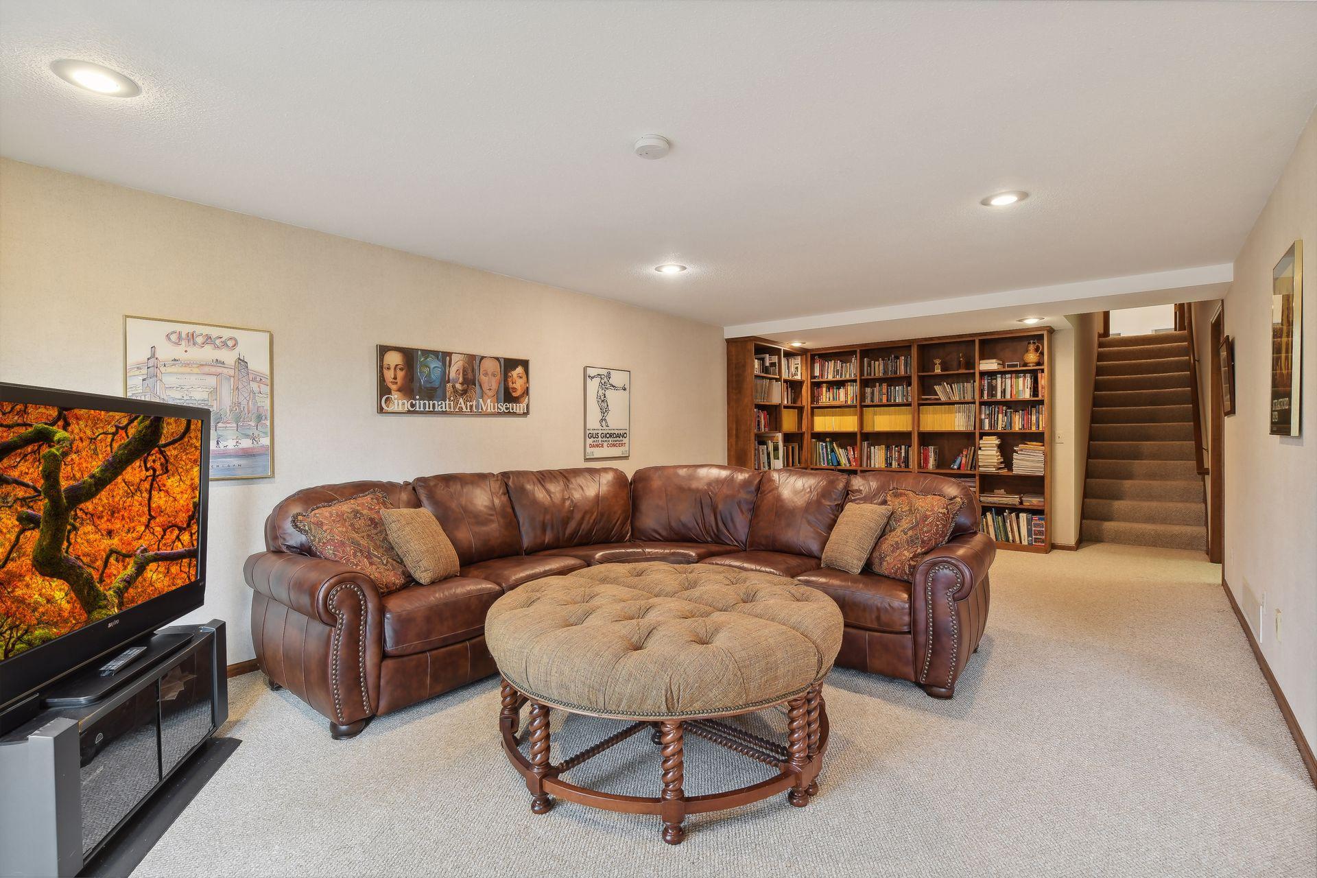 5525 River Bluff Curve