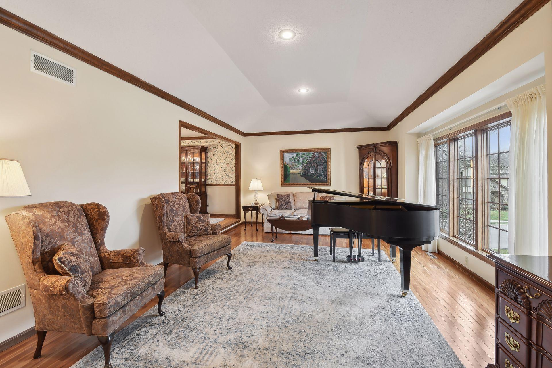 5525 River Bluff Curve