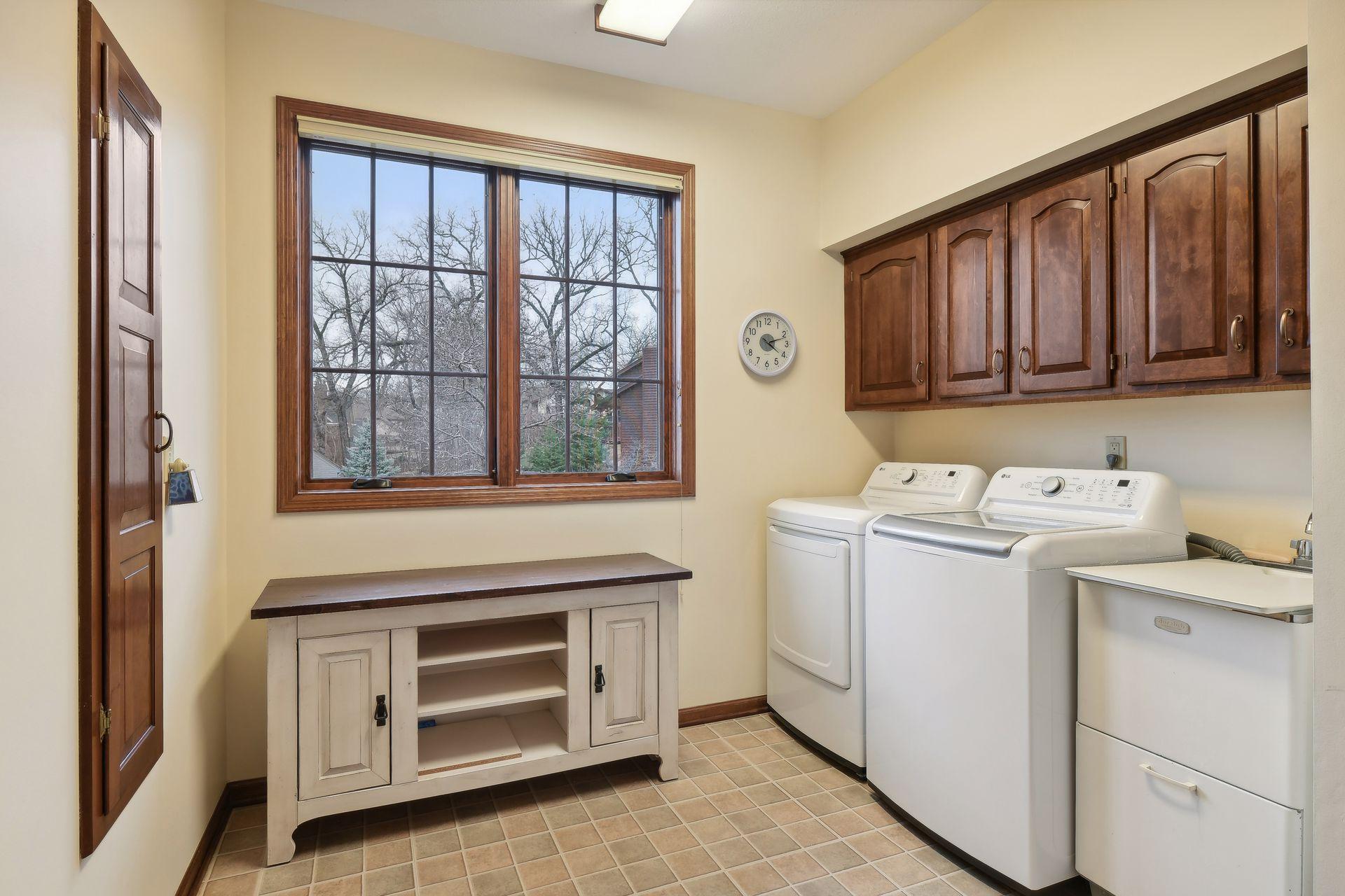5525 River Bluff Curve