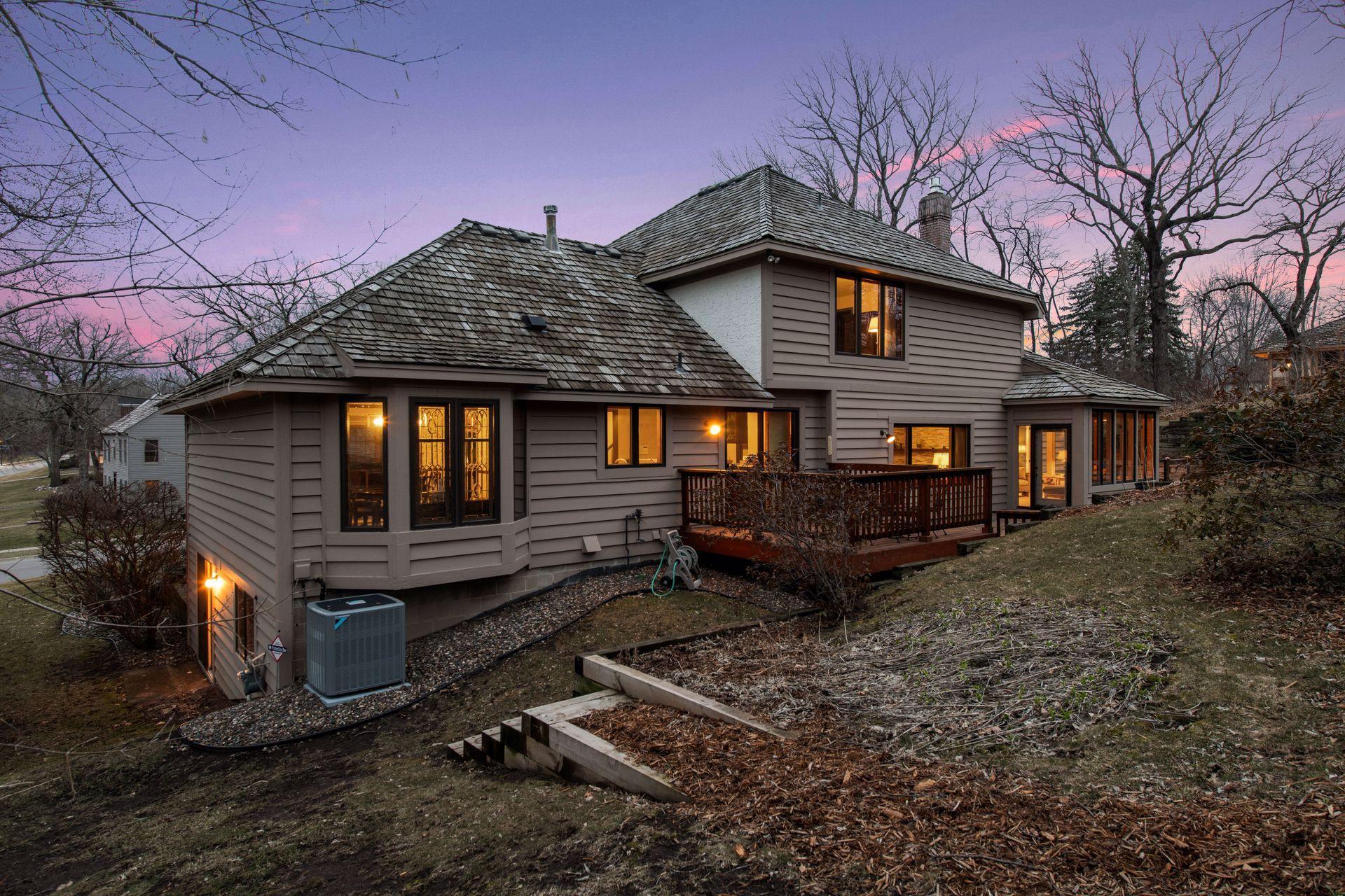 5525 River Bluff Curve