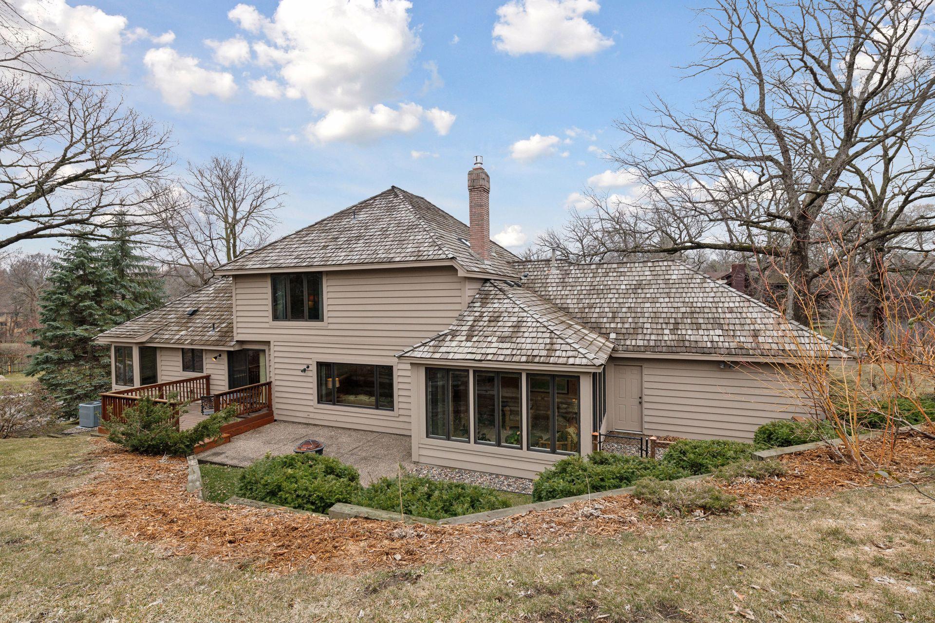 5525 River Bluff Curve