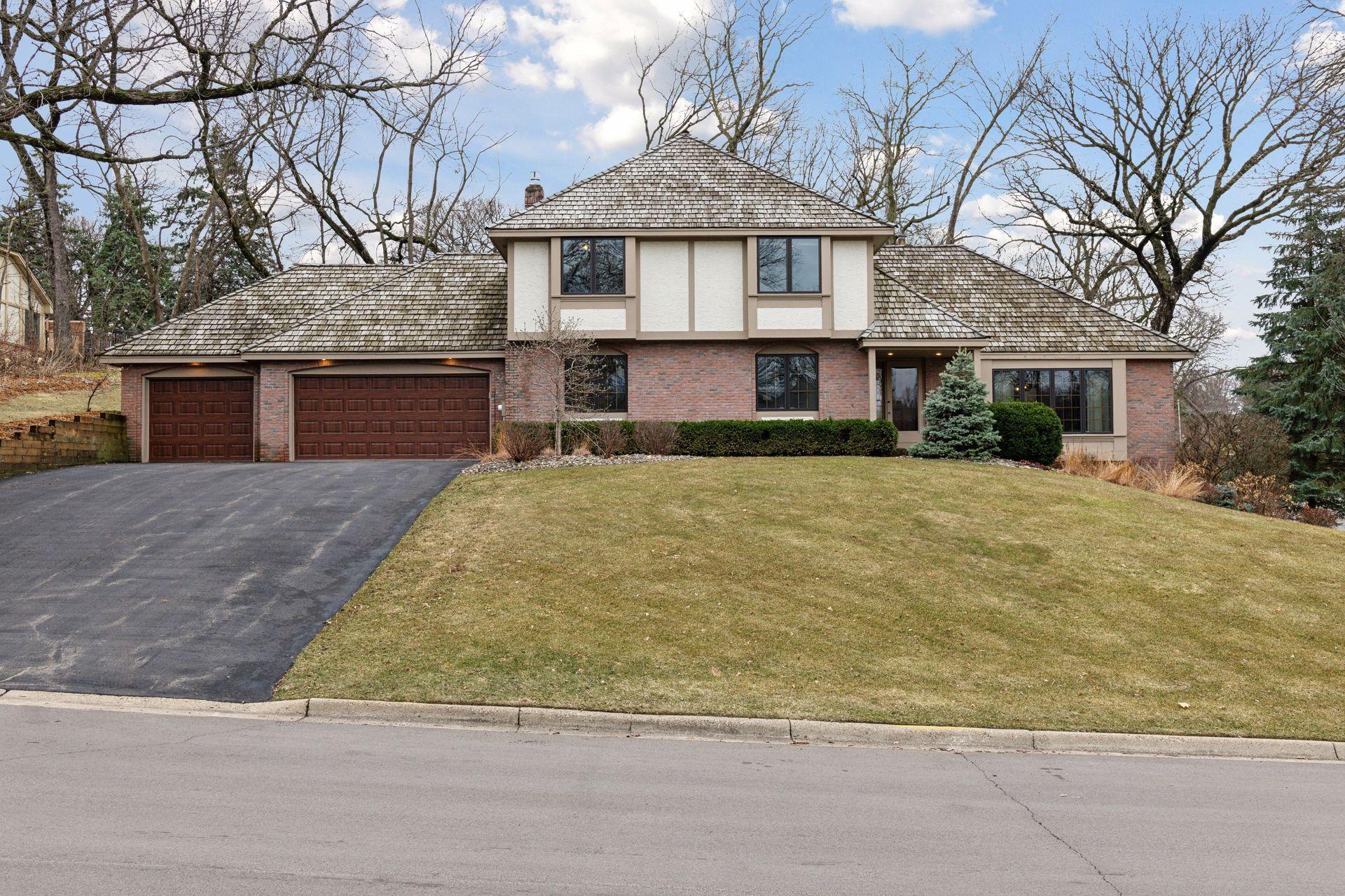 5525 River Bluff Curve