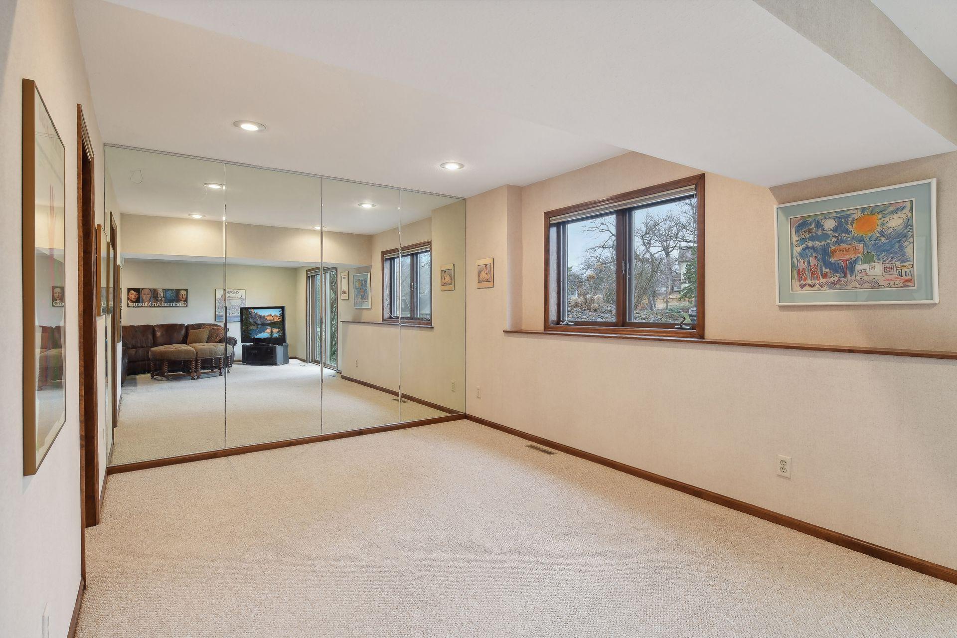 5525 River Bluff Curve