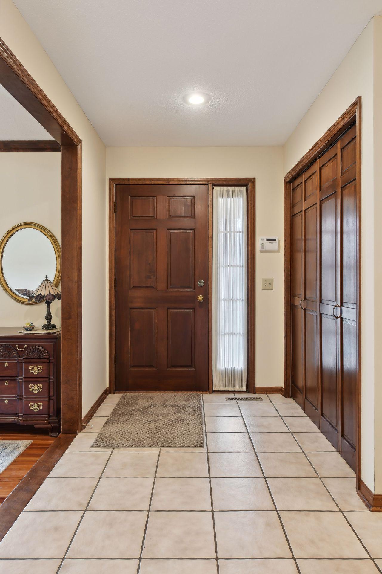 5525 River Bluff Curve