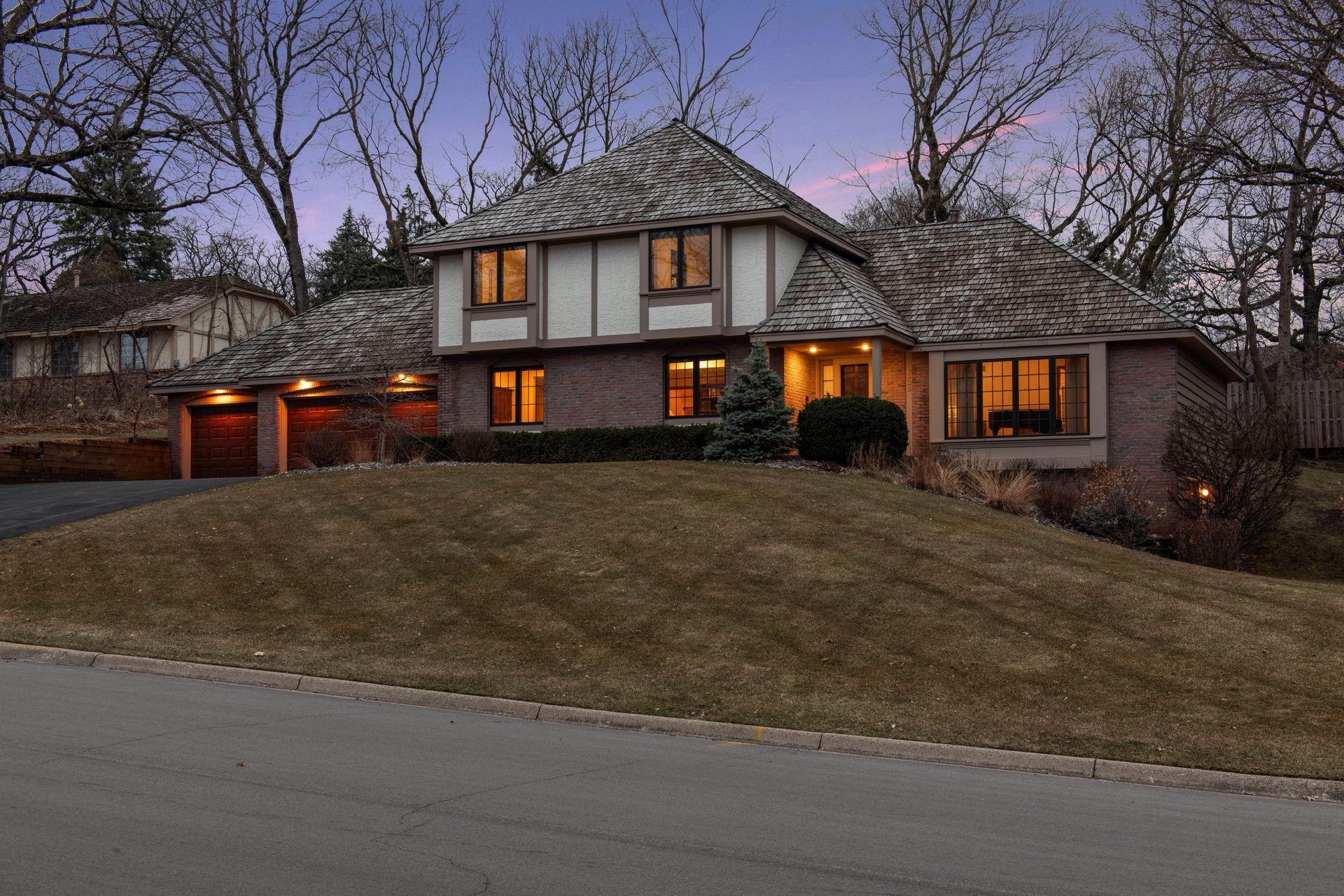 5525 River Bluff Curve