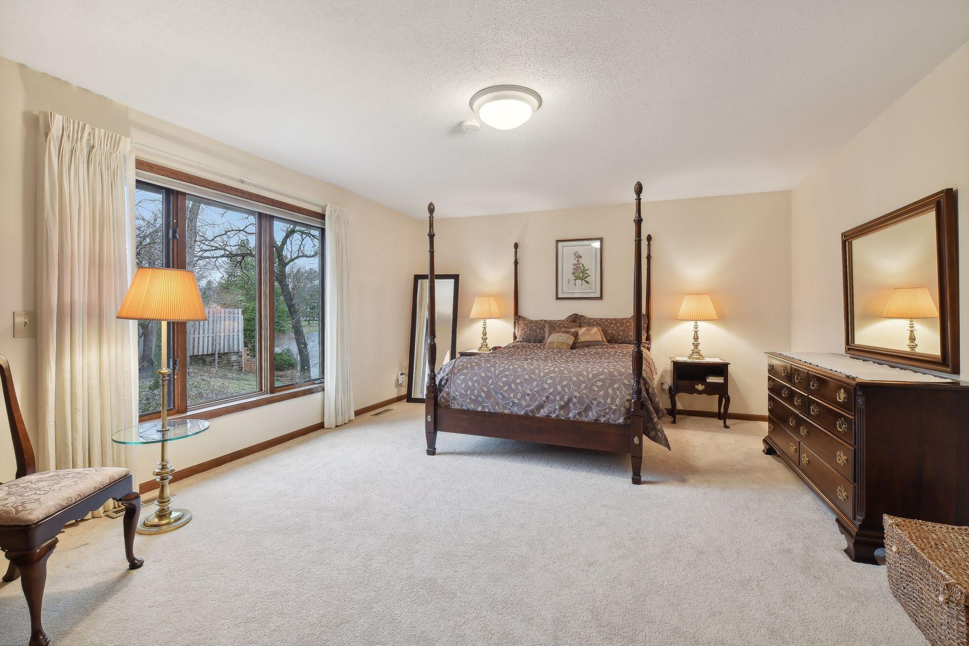 5525 River Bluff Curve