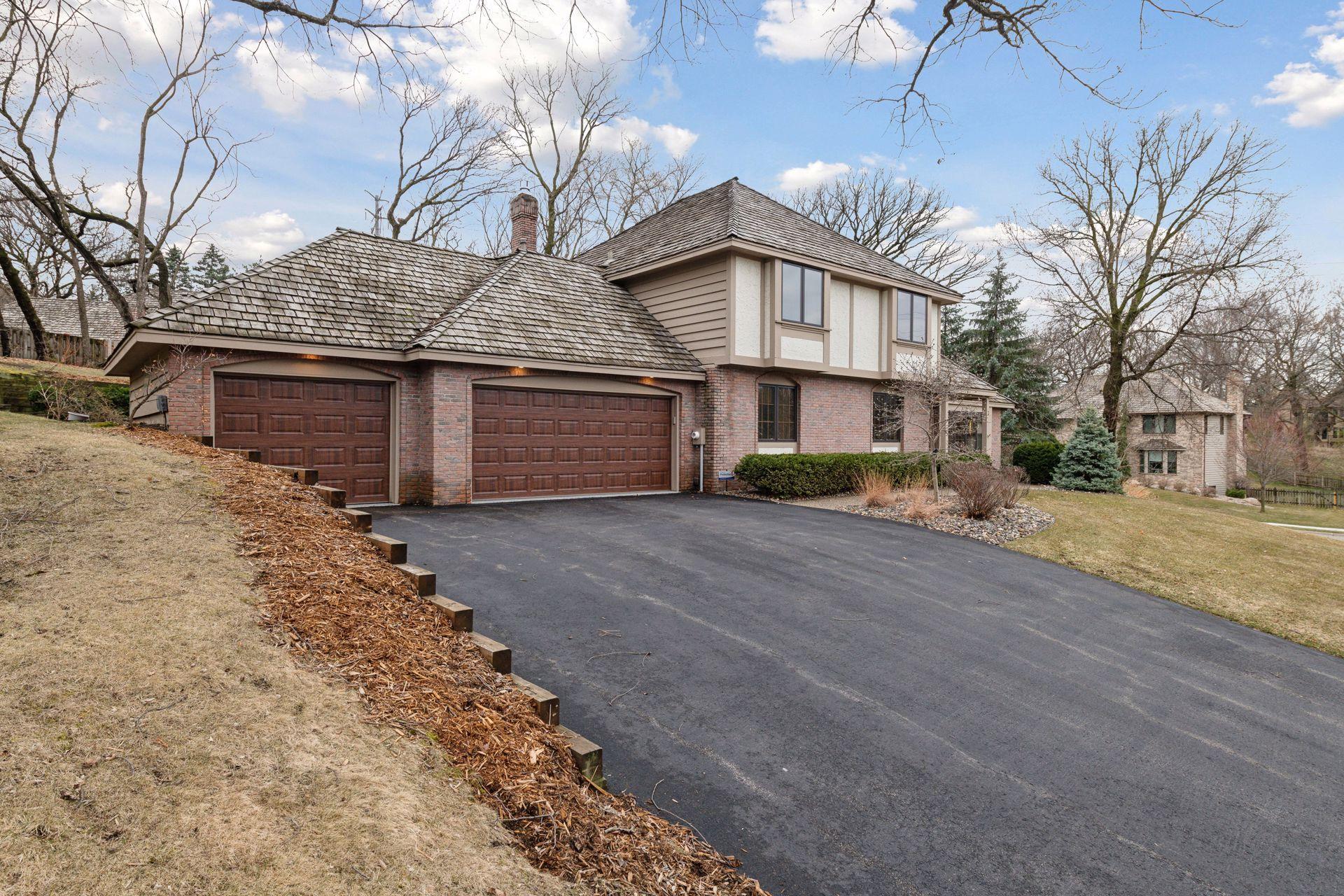 5525 River Bluff Curve