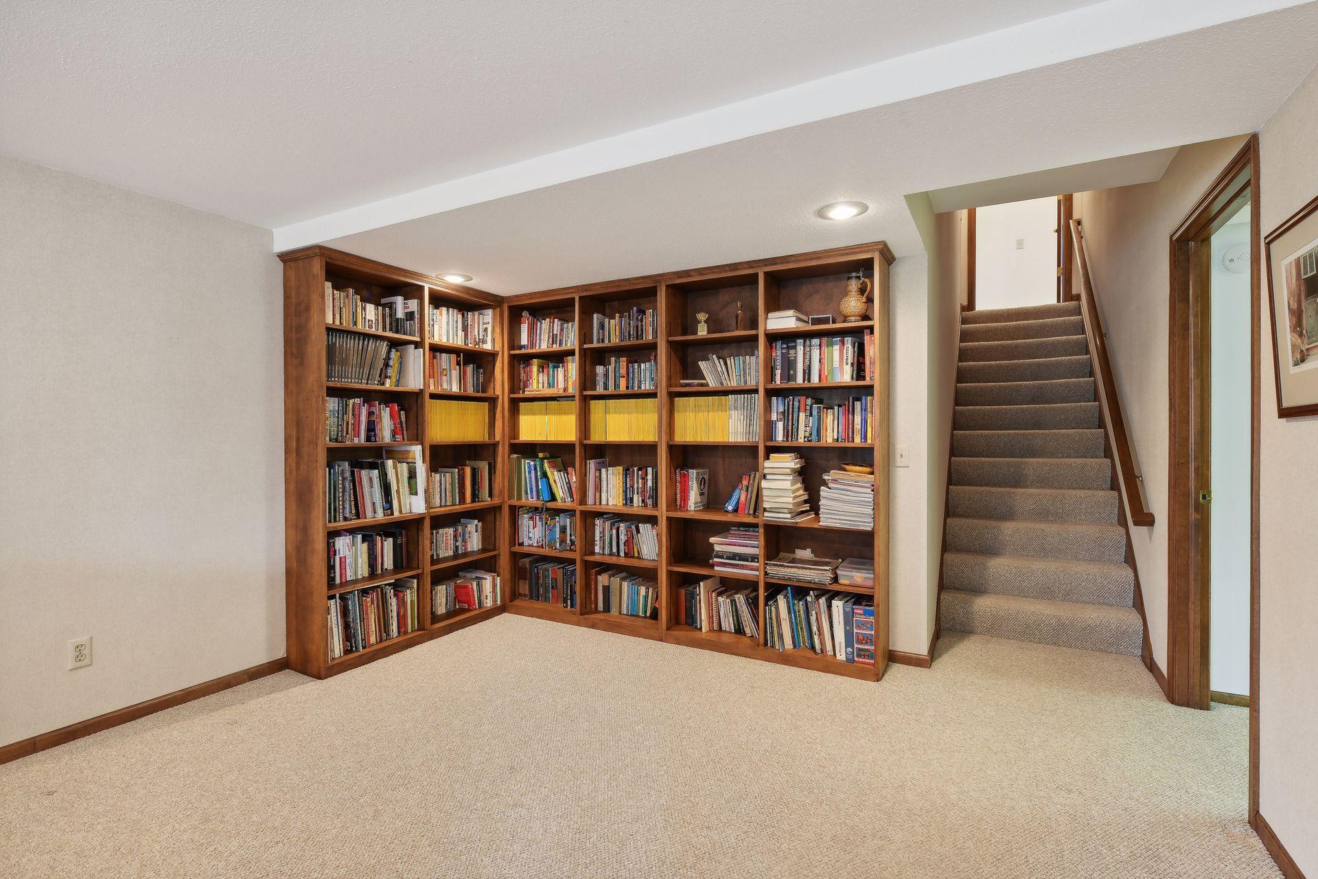 5525 River Bluff Curve