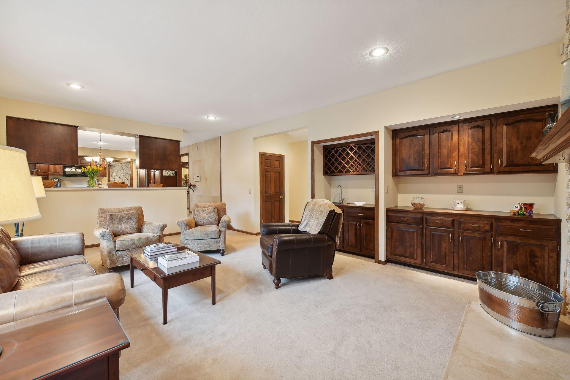 5525 River Bluff Curve
