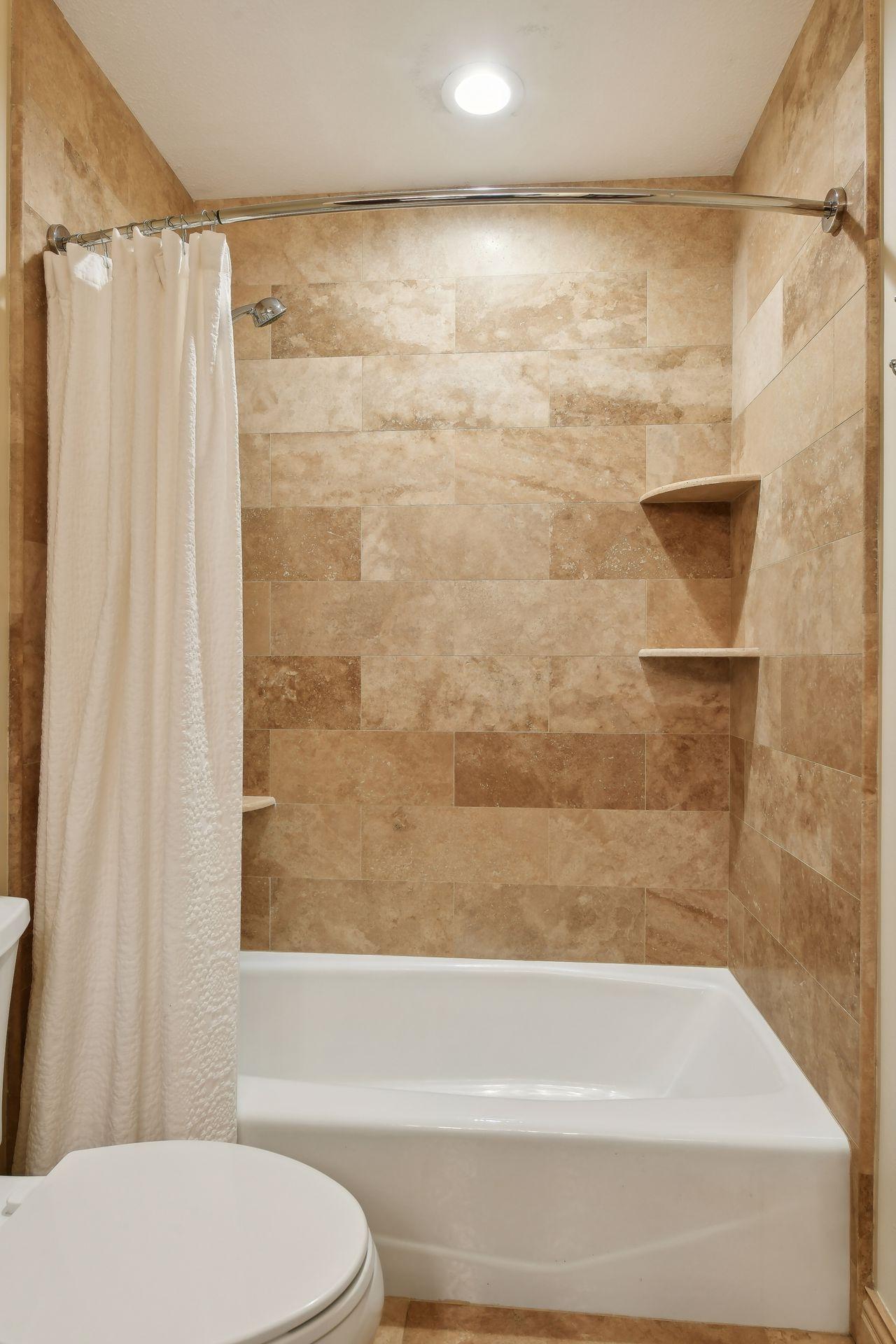 5525 River Bluff Curve