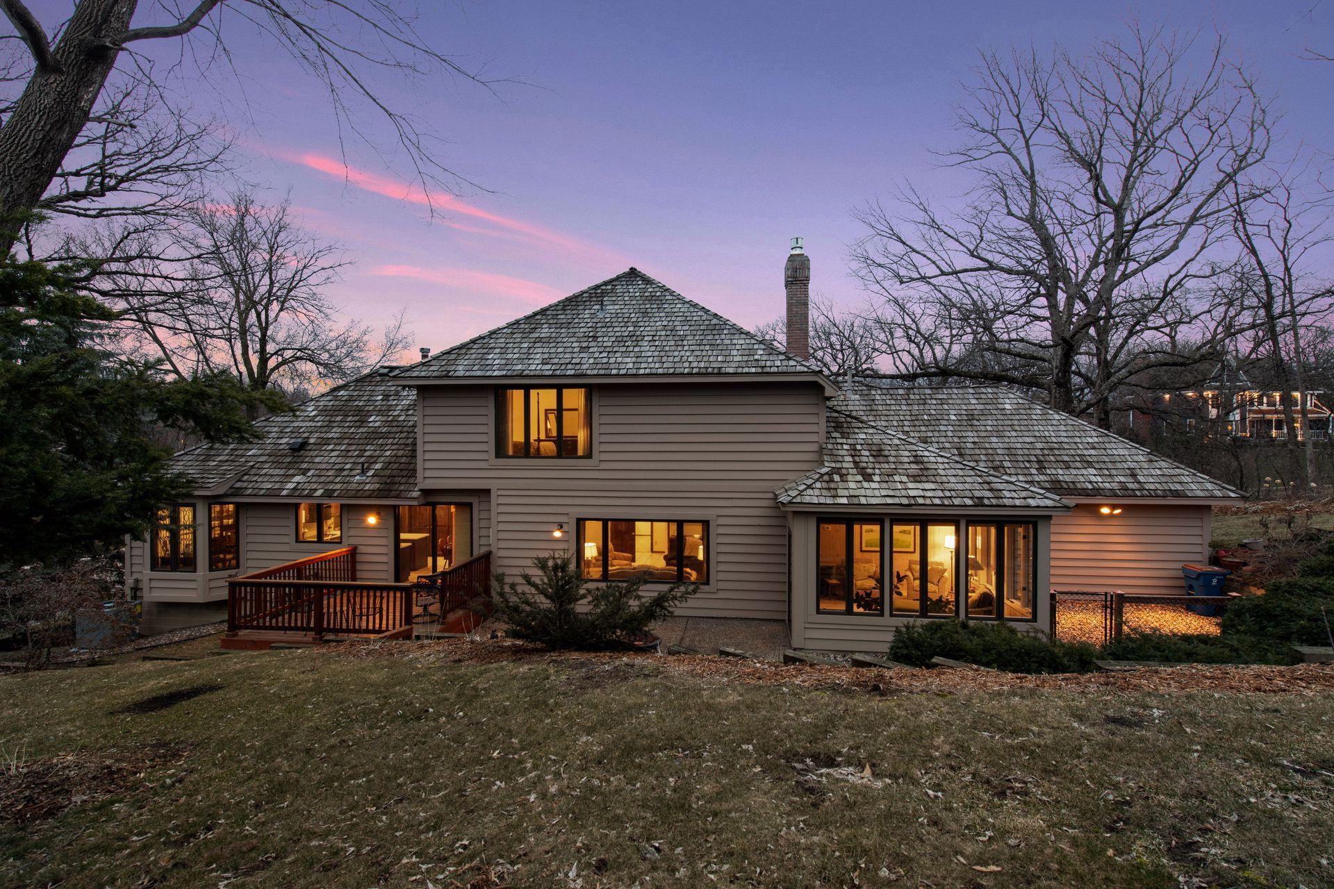 5525 River Bluff Curve