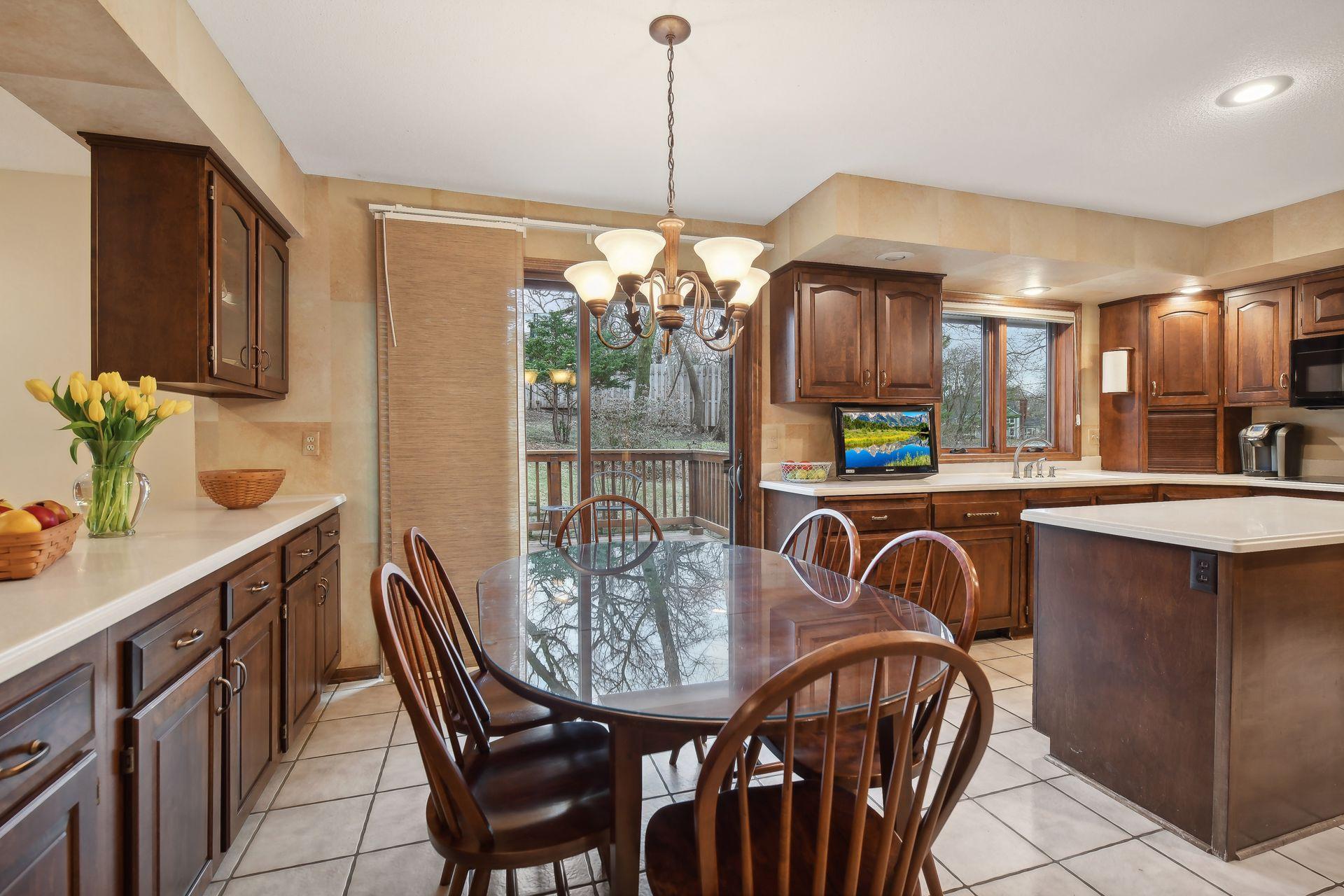 5525 River Bluff Curve