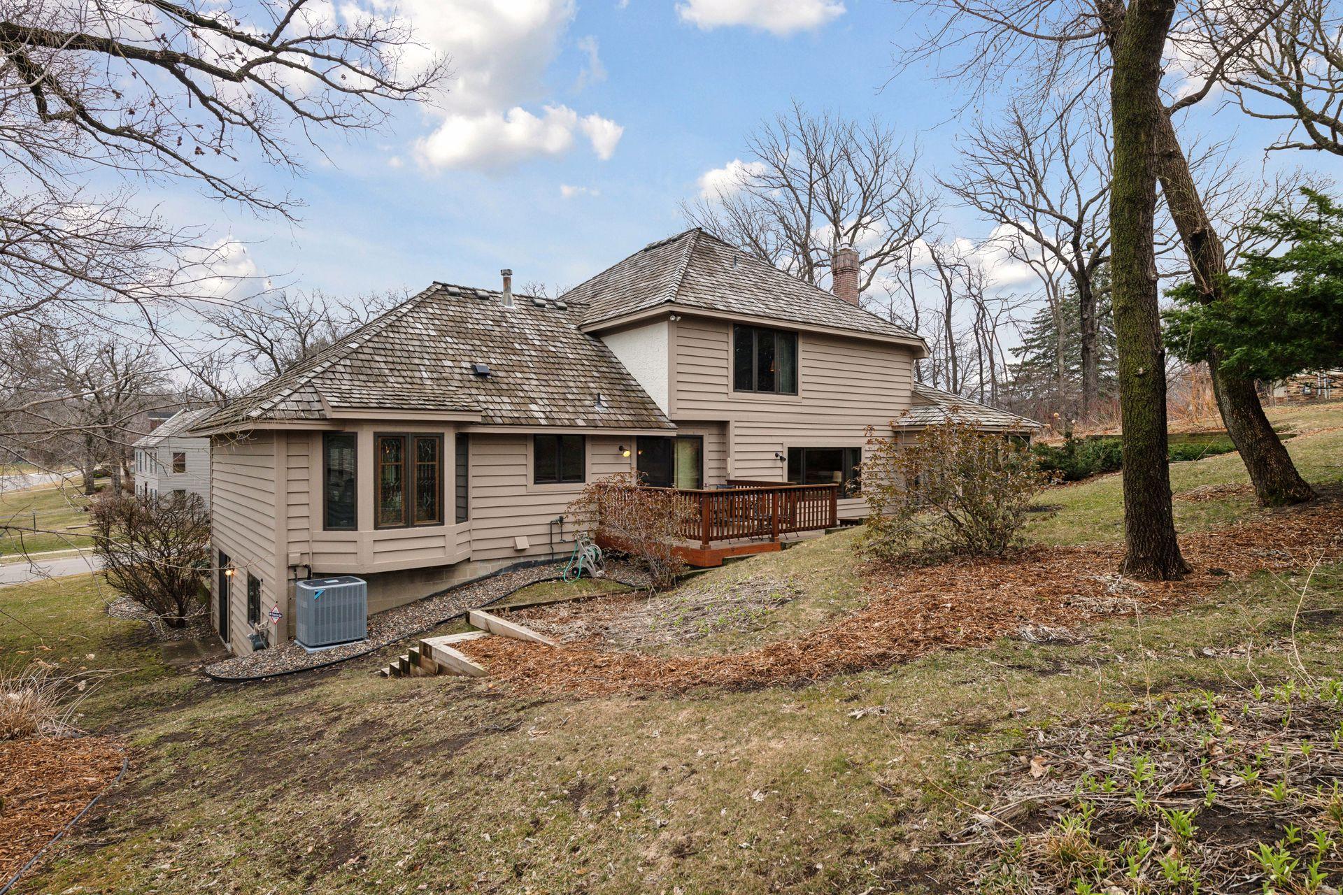 5525 River Bluff Curve
