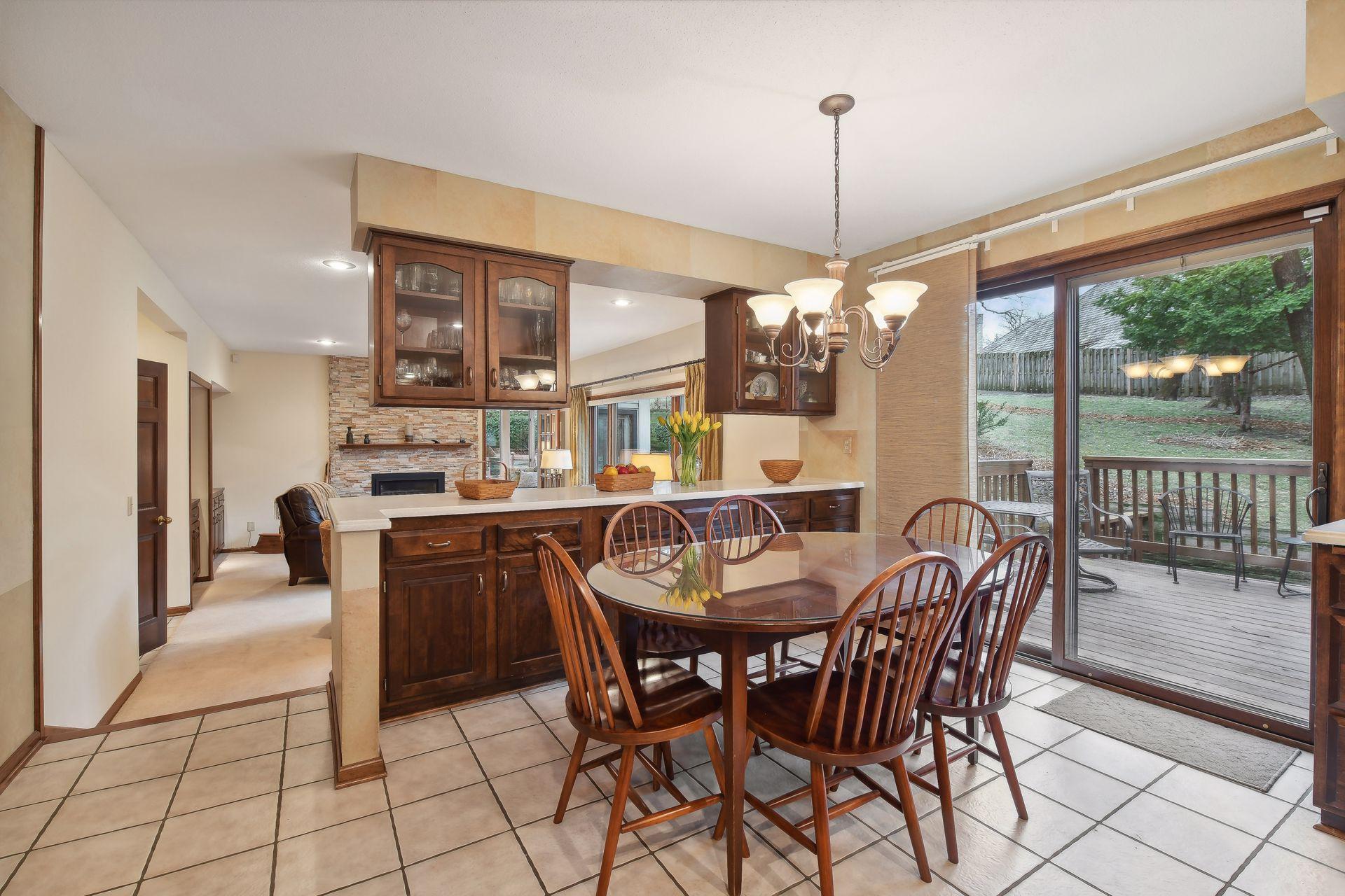5525 River Bluff Curve