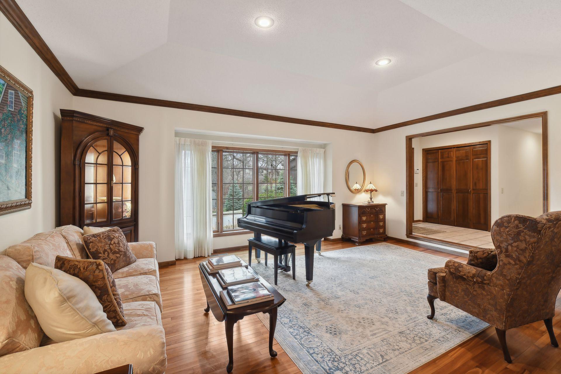 5525 River Bluff Curve