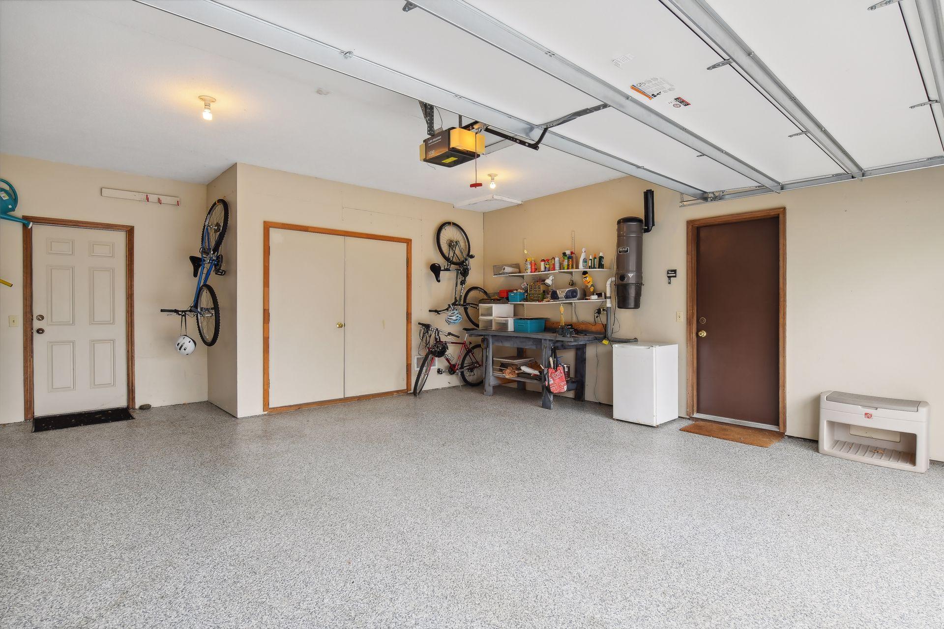 5525 River Bluff Curve