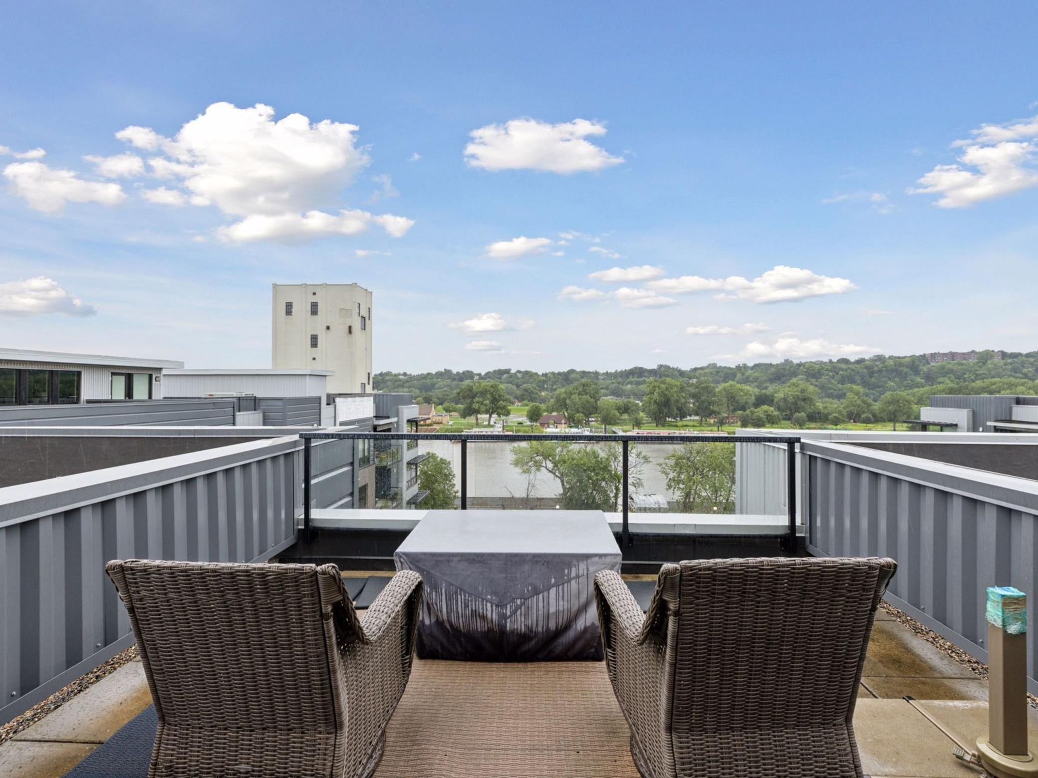 256 Spring Street Unit: 413