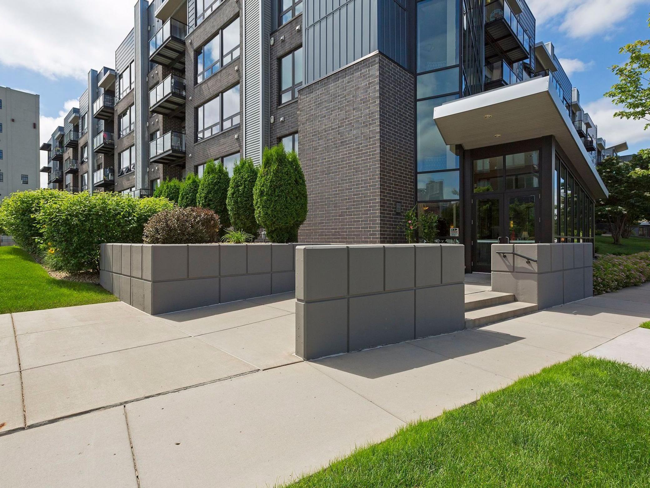 256 Spring Street Unit: 413